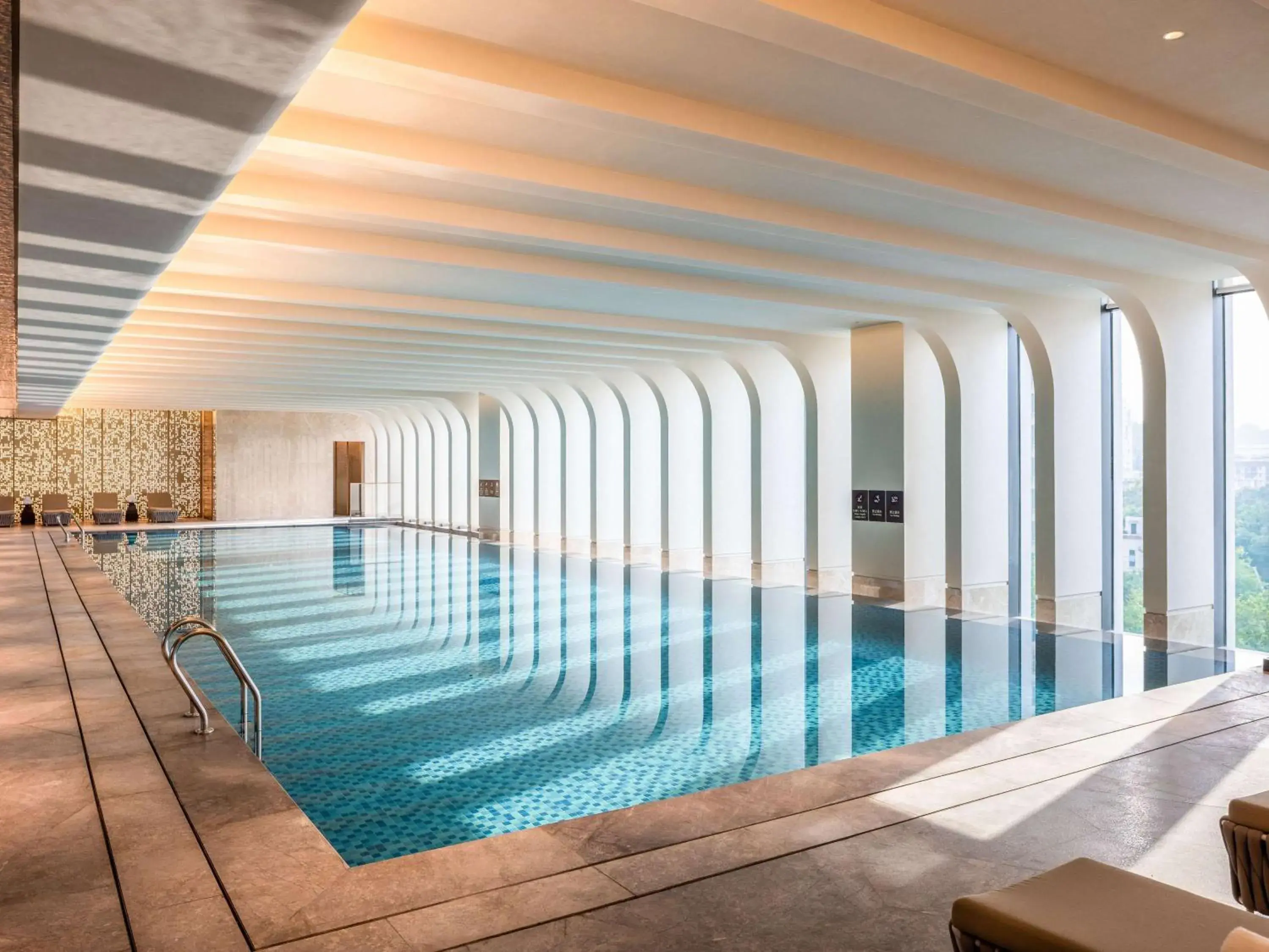 Pool view in Grand Mercure Yichang Waitan Pool view in Grand Mercure Yichang Waitan