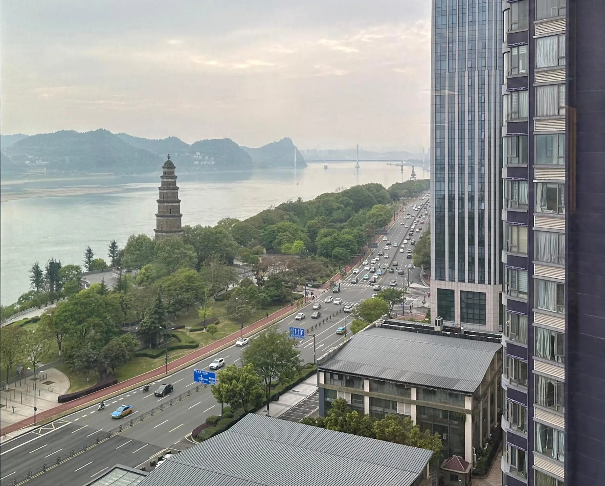 Mountain view in Grand Mercure Yichang Waitan