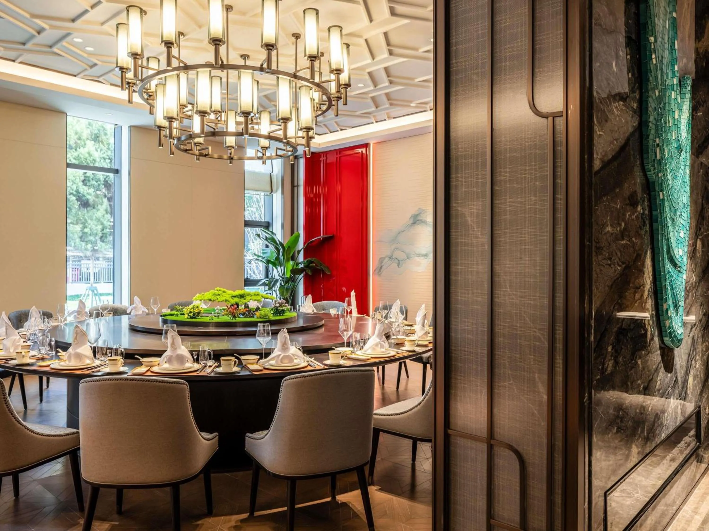 Restaurant/places to eat in Grand Mercure Yichang Waitan