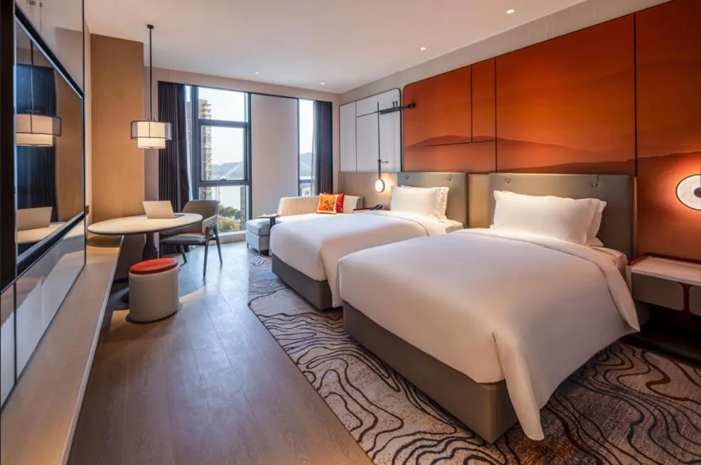 Bed in Grand Mercure Yichang Waitan