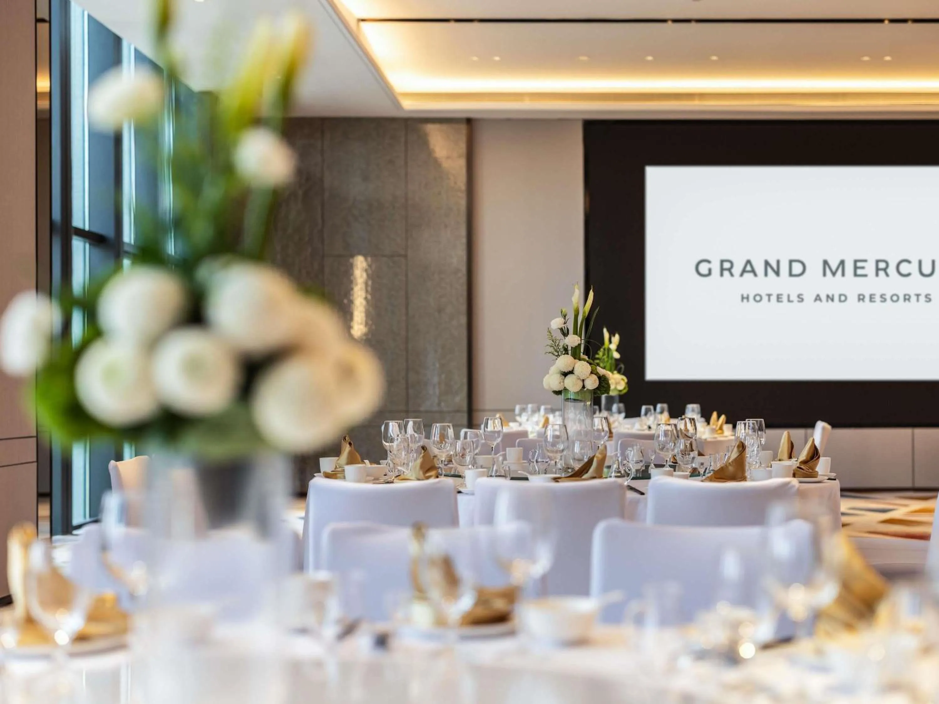 Meeting/conference room in Grand Mercure Yichang Waitan