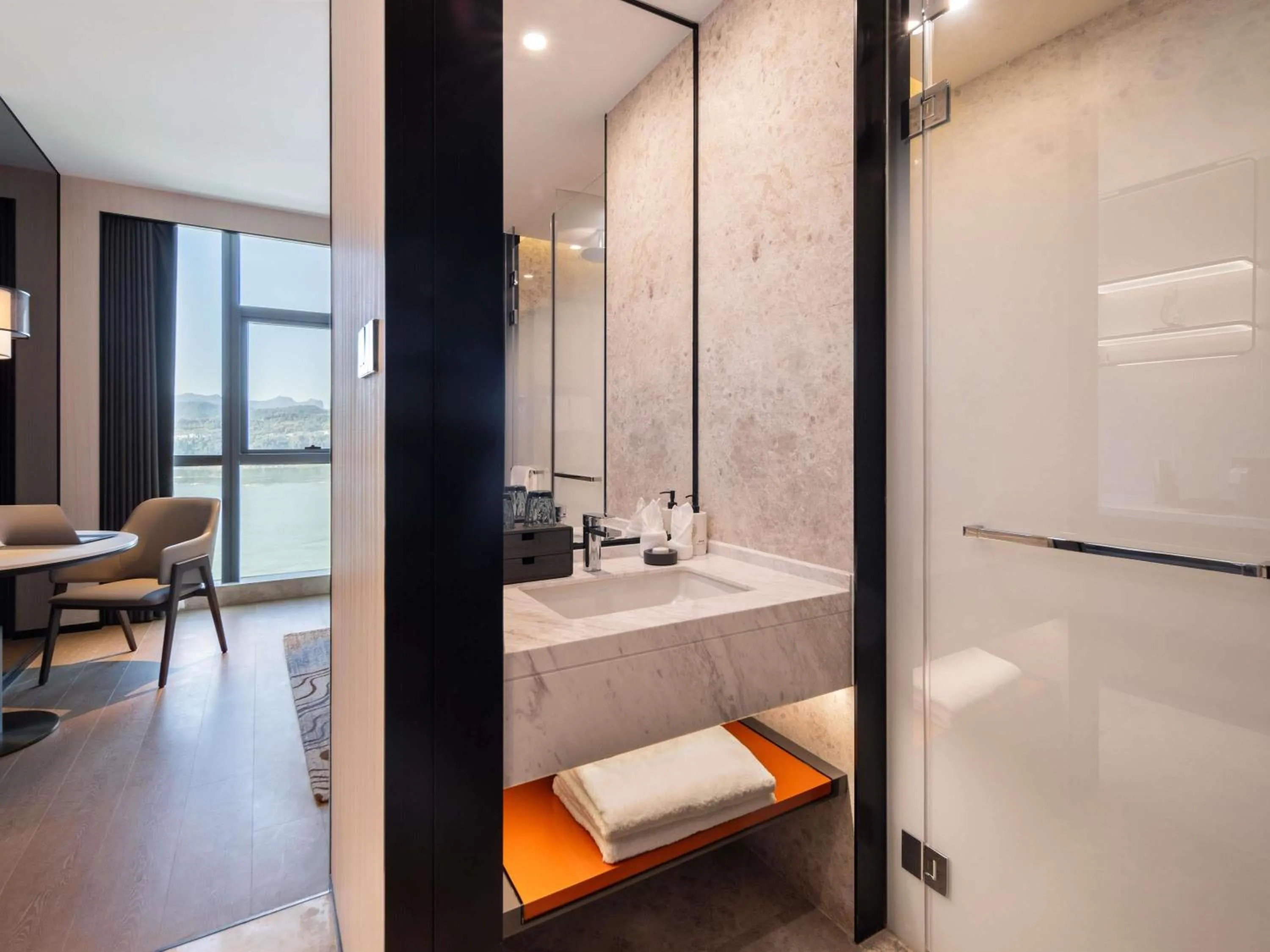 Bedroom in Grand Mercure Yichang Waitan