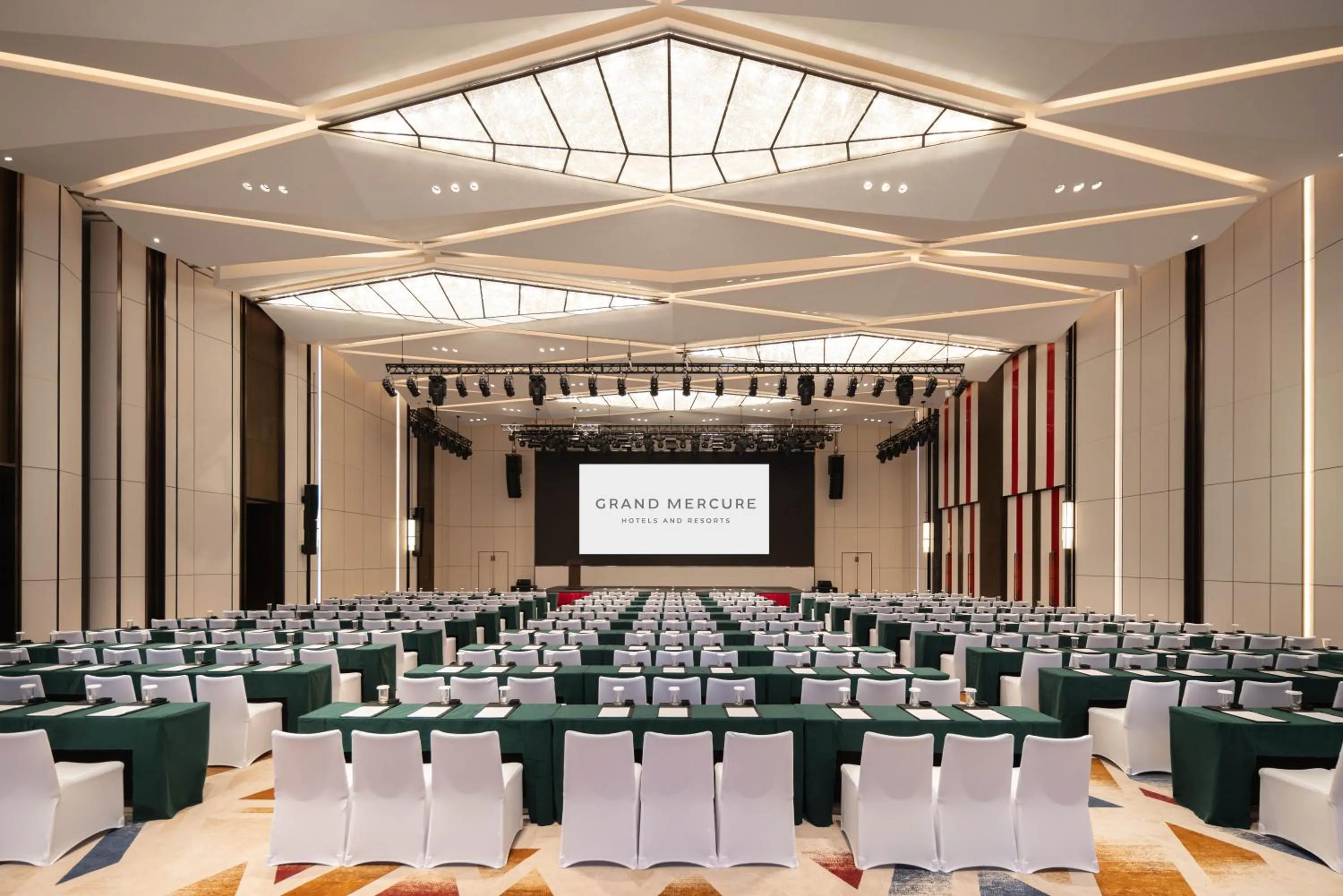 Banquet/Function facilities in Grand Mercure Yichang Waitan