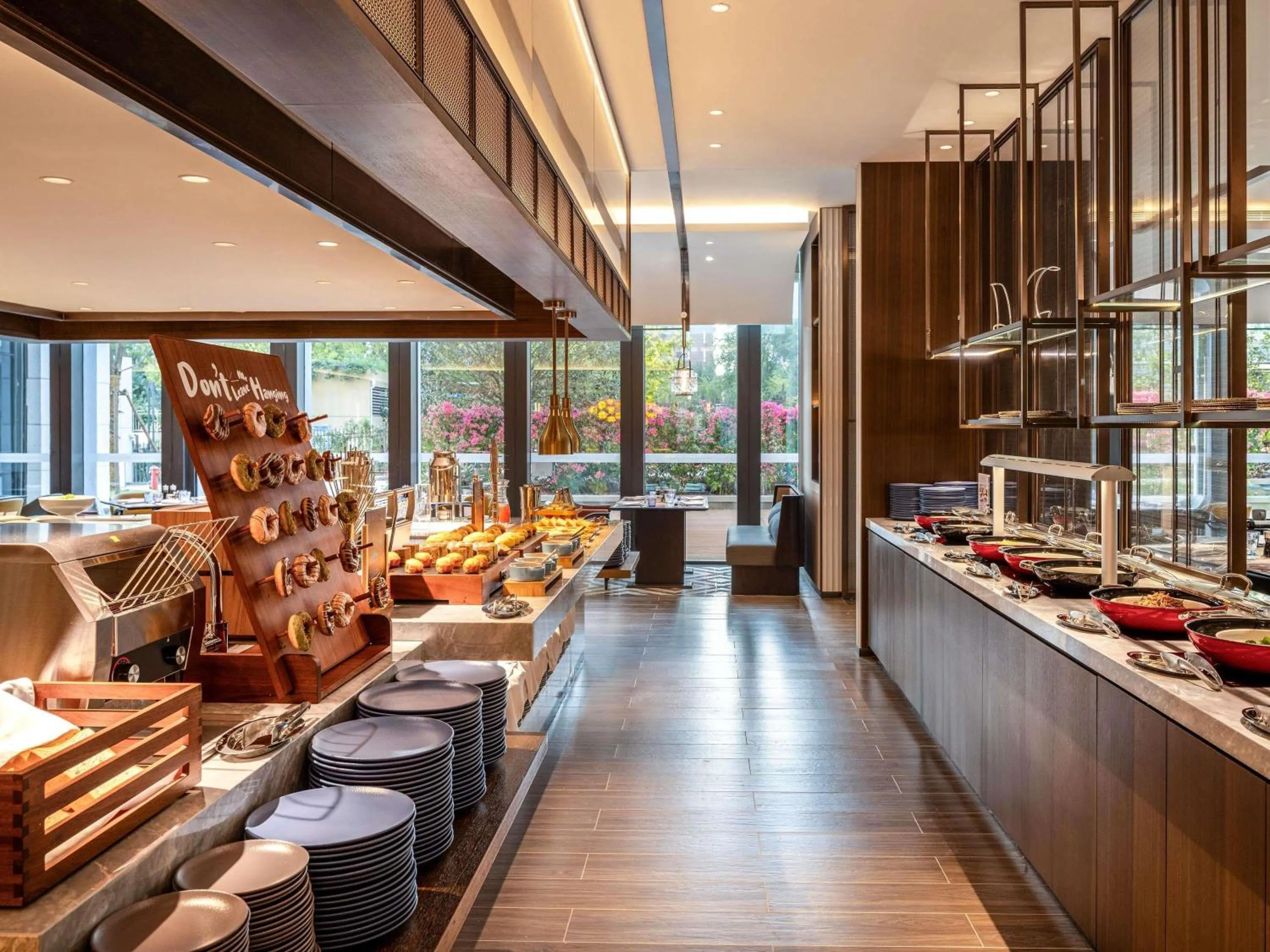 Restaurant/places to eat in Grand Mercure Yichang Waitan