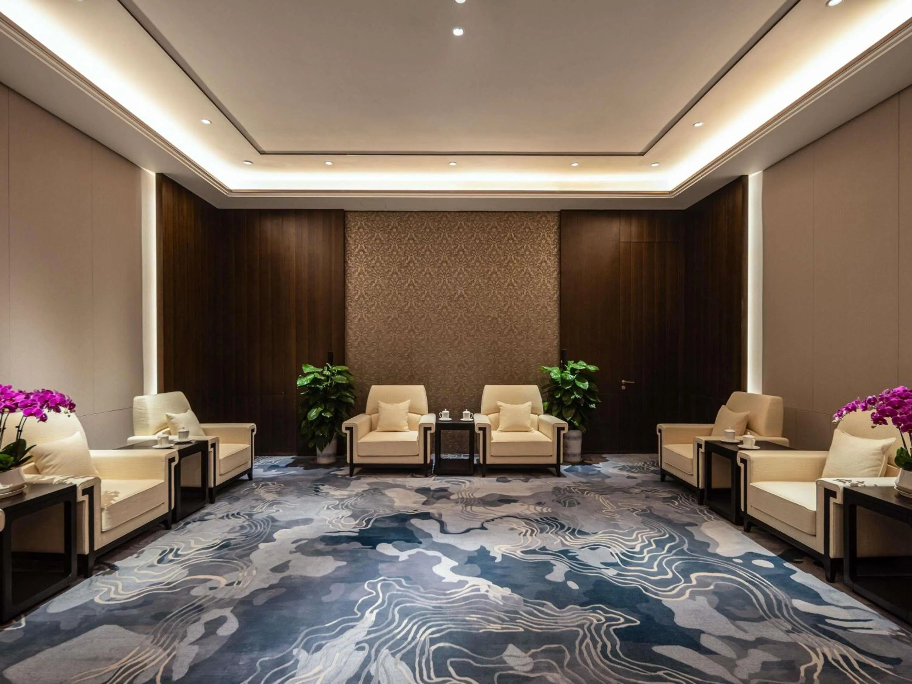 Meeting/conference room in Grand Mercure Yichang Waitan