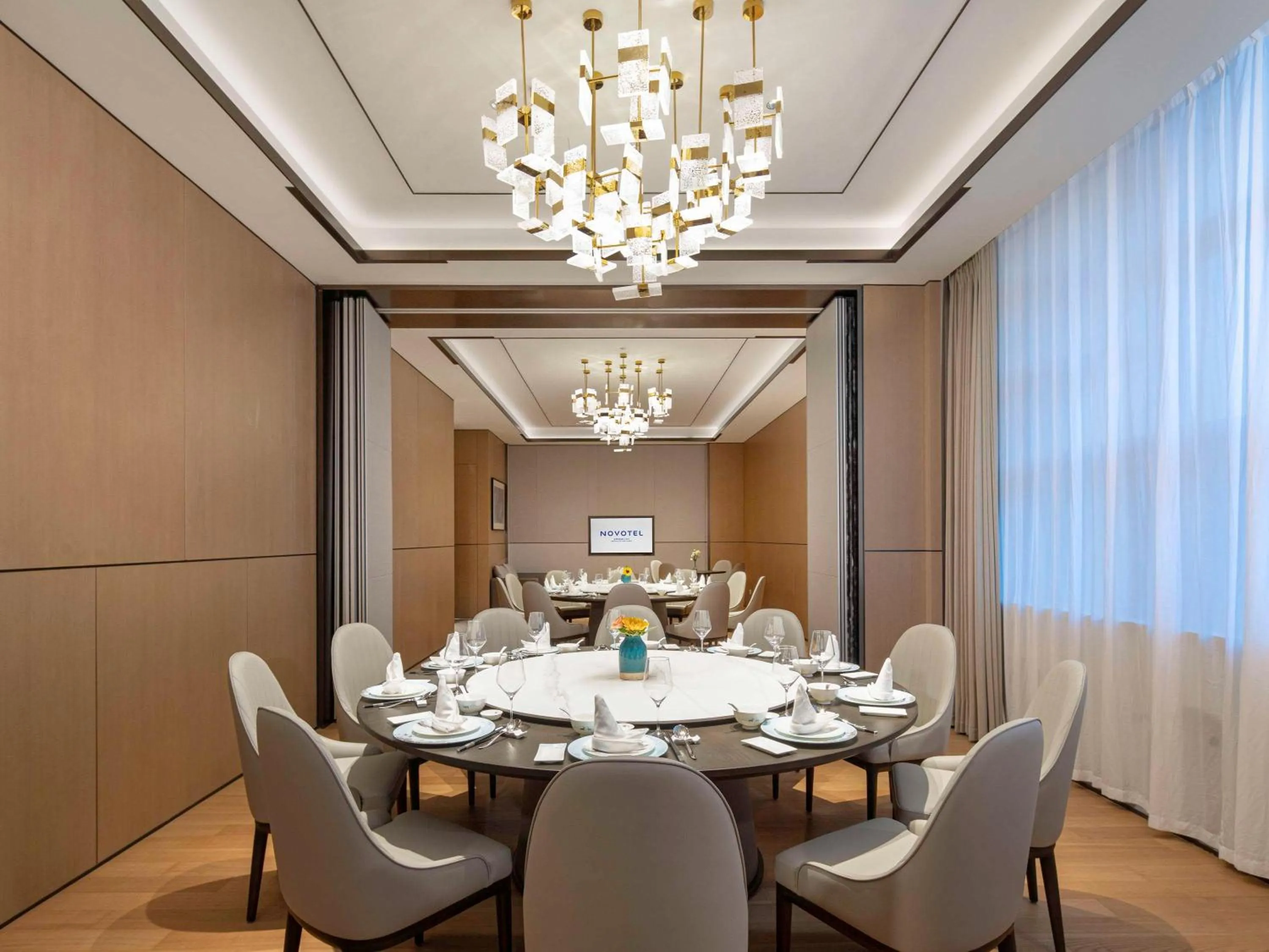 Restaurant/places to eat in Novotel Yancheng Exhibition Center