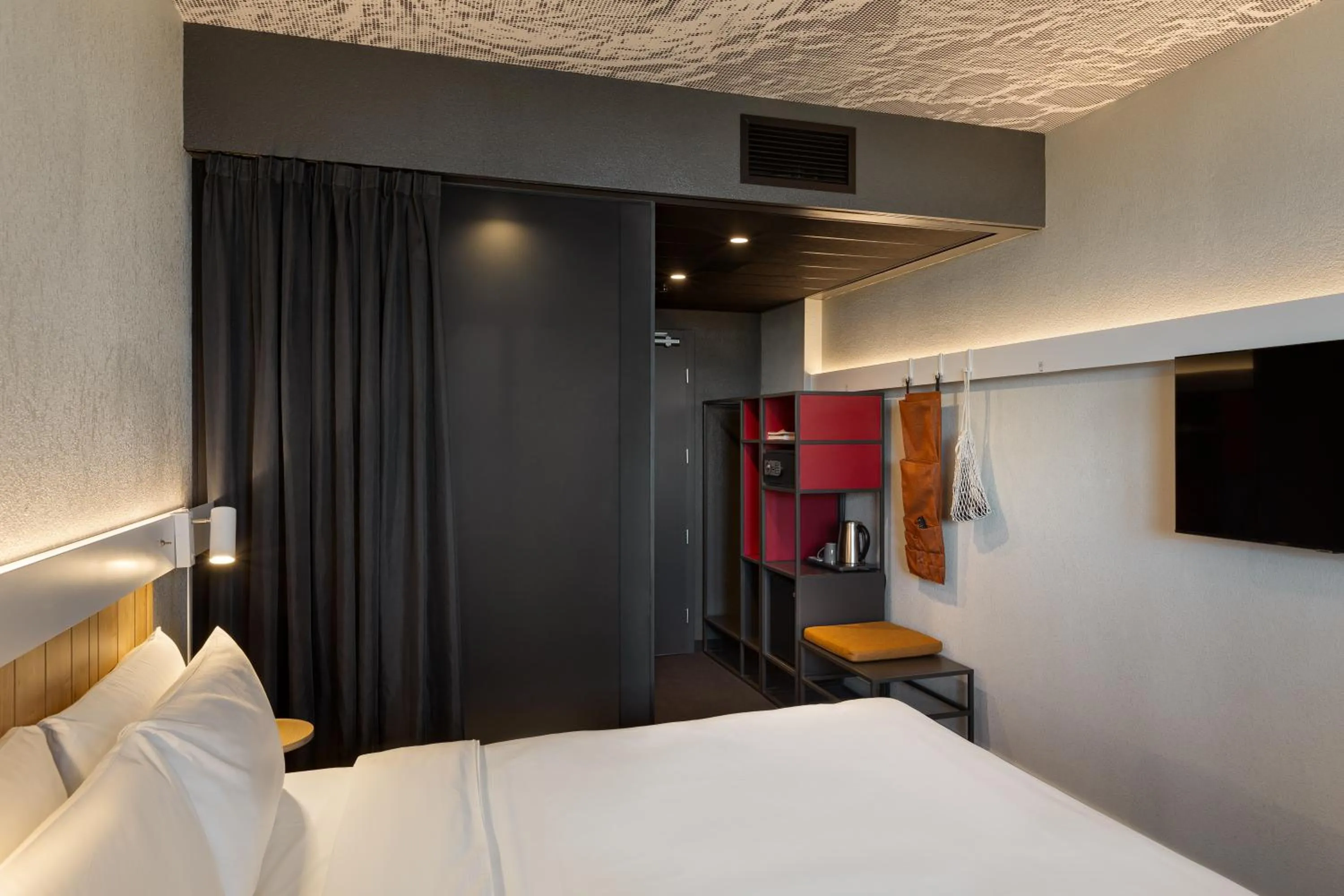 TV and multimedia, Bed in ibis Kyiv Beresteiska