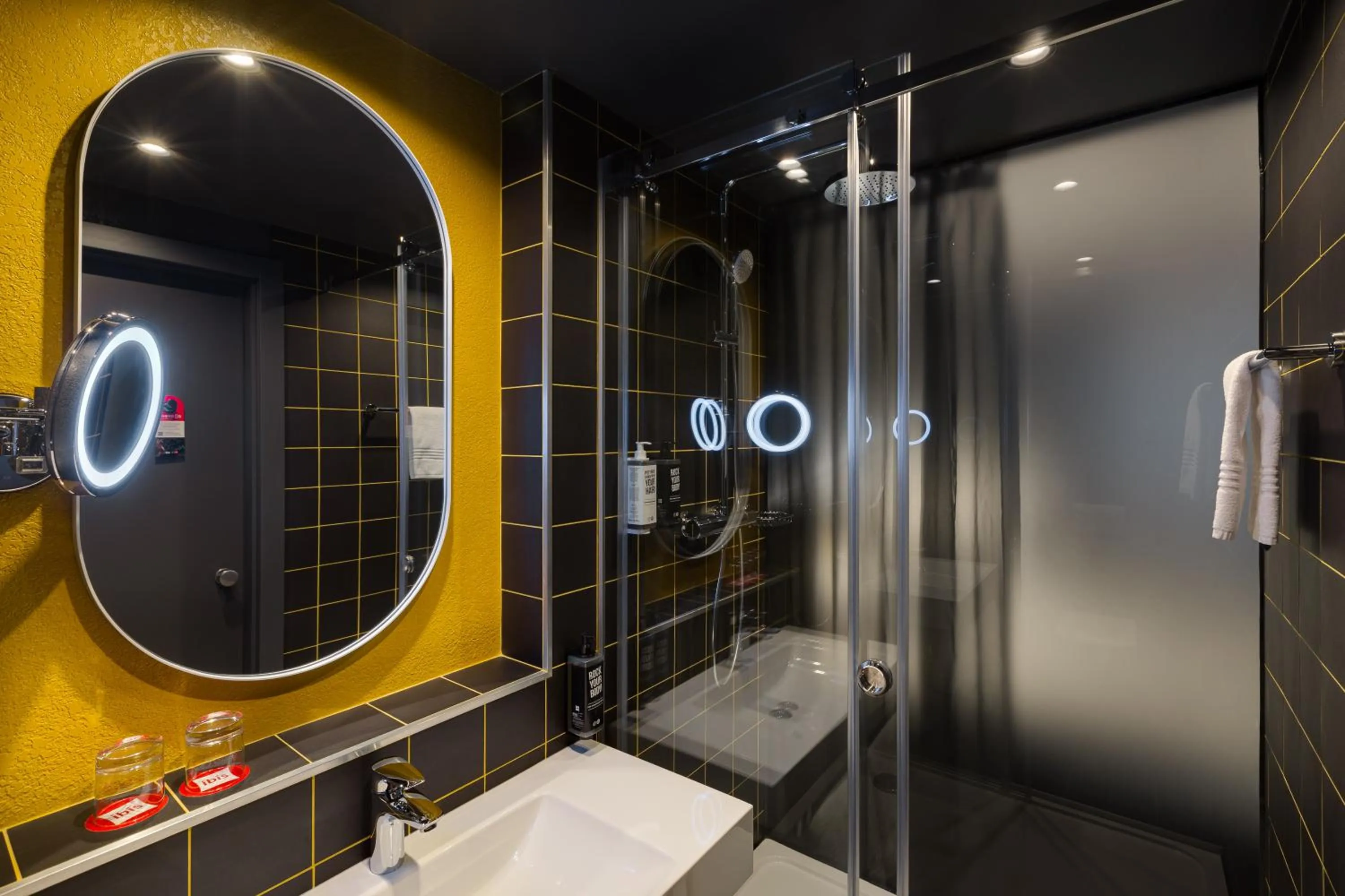 Bathroom in ibis Kyiv Beresteiska