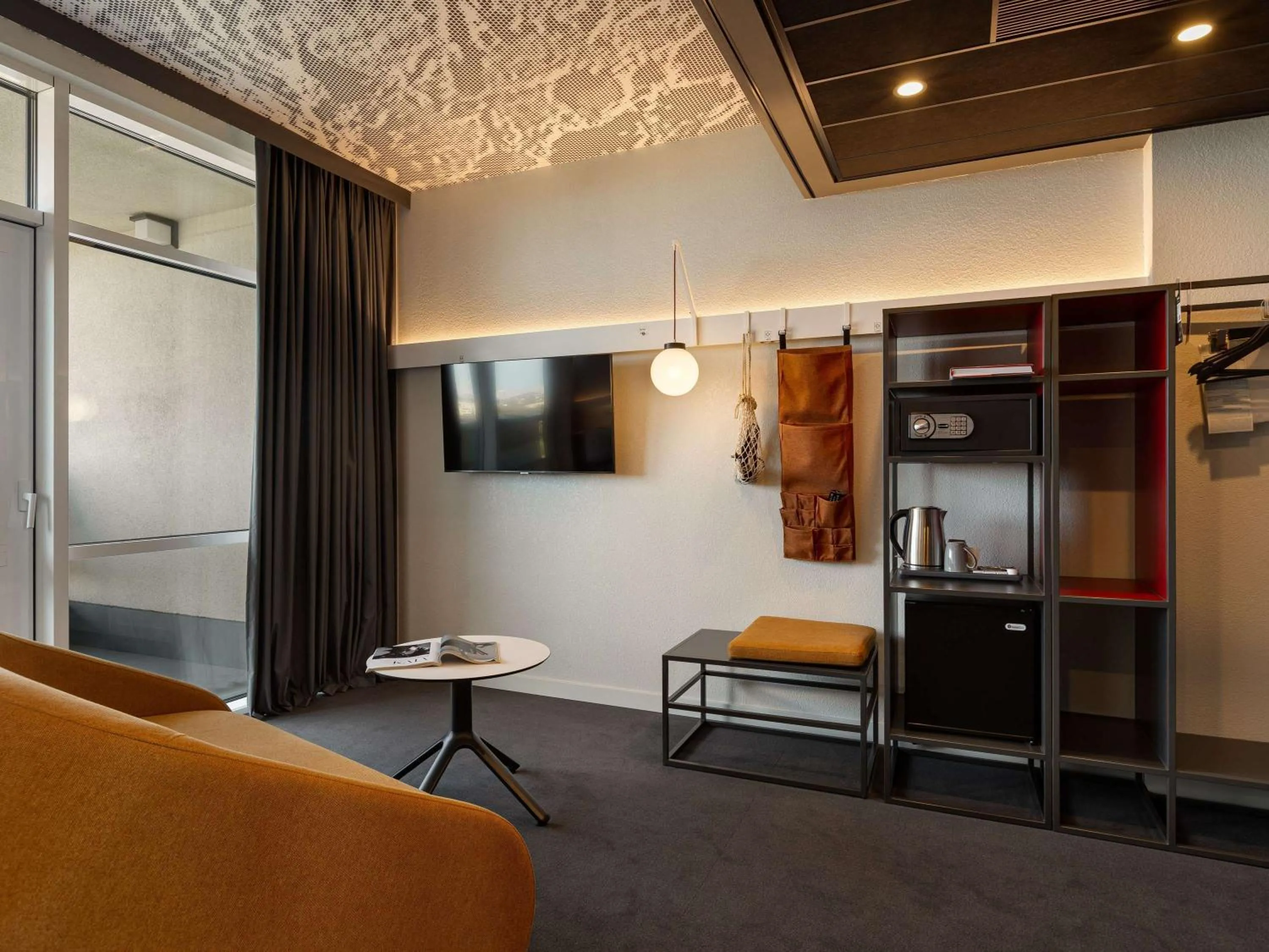 Bedroom in ibis Kyiv Beresteiska