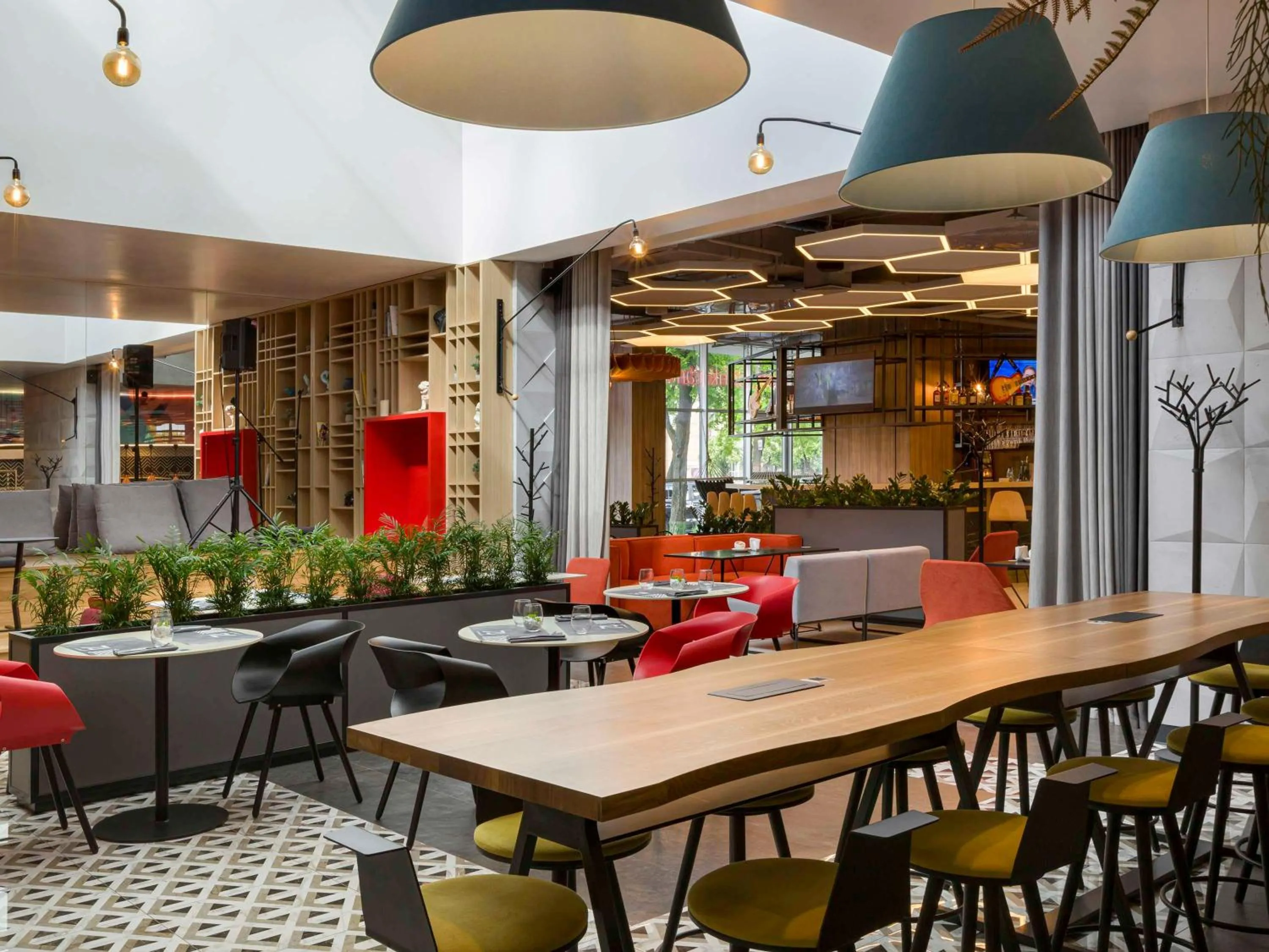 Restaurant/places to eat in ibis Kyiv Beresteiska