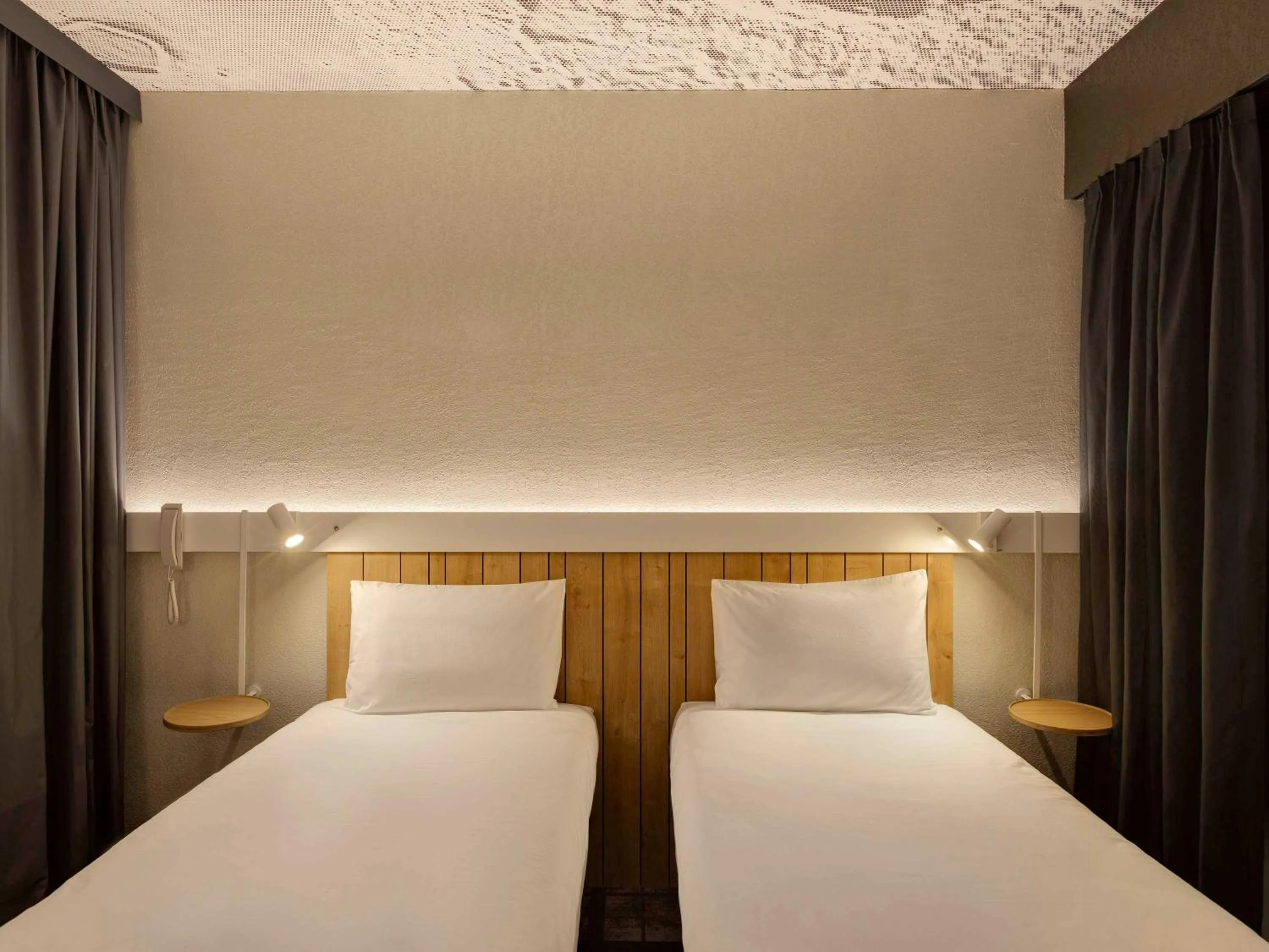 Bedroom, Bed in ibis Kyiv Beresteiska