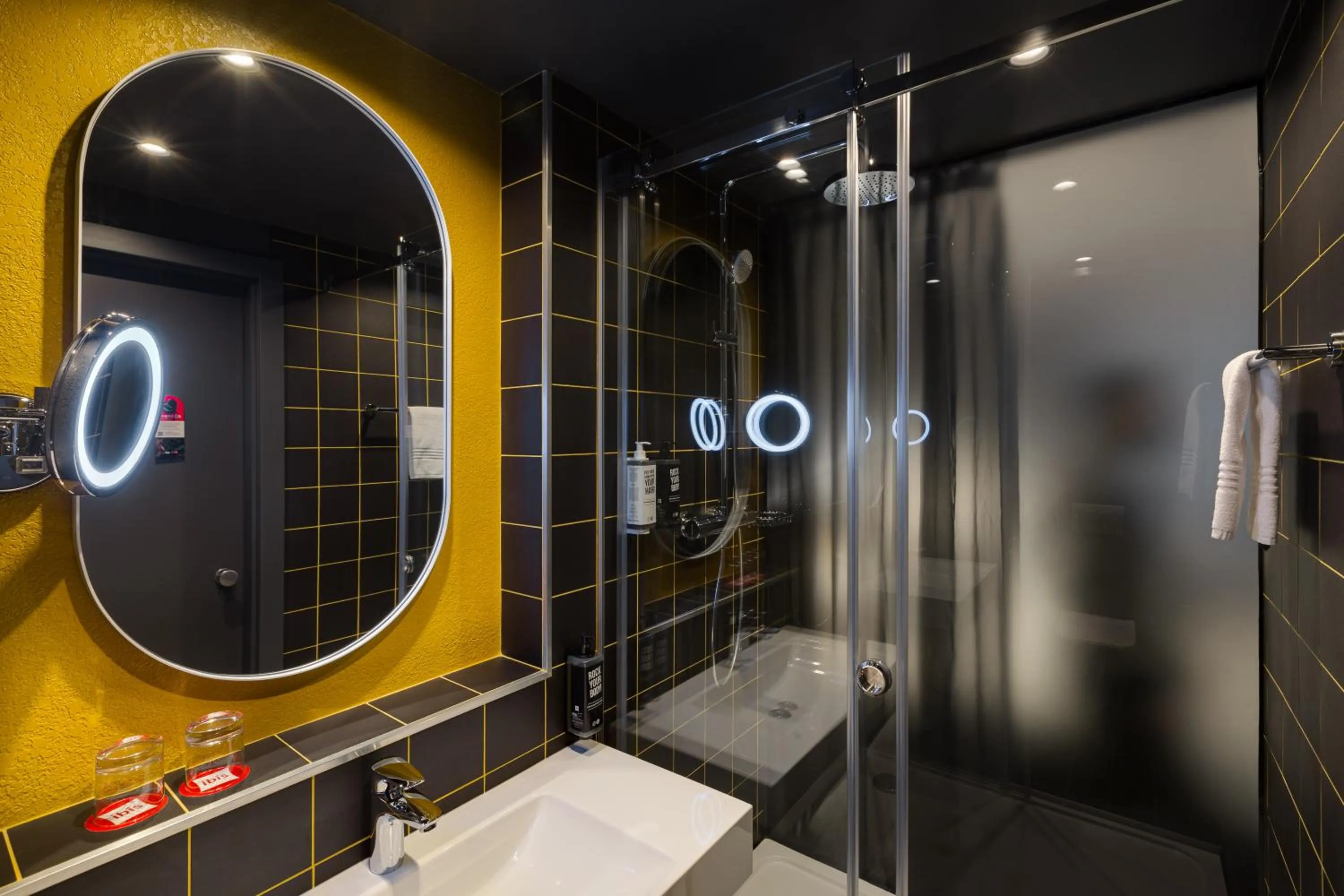 Bathroom in ibis Kyiv Beresteiska