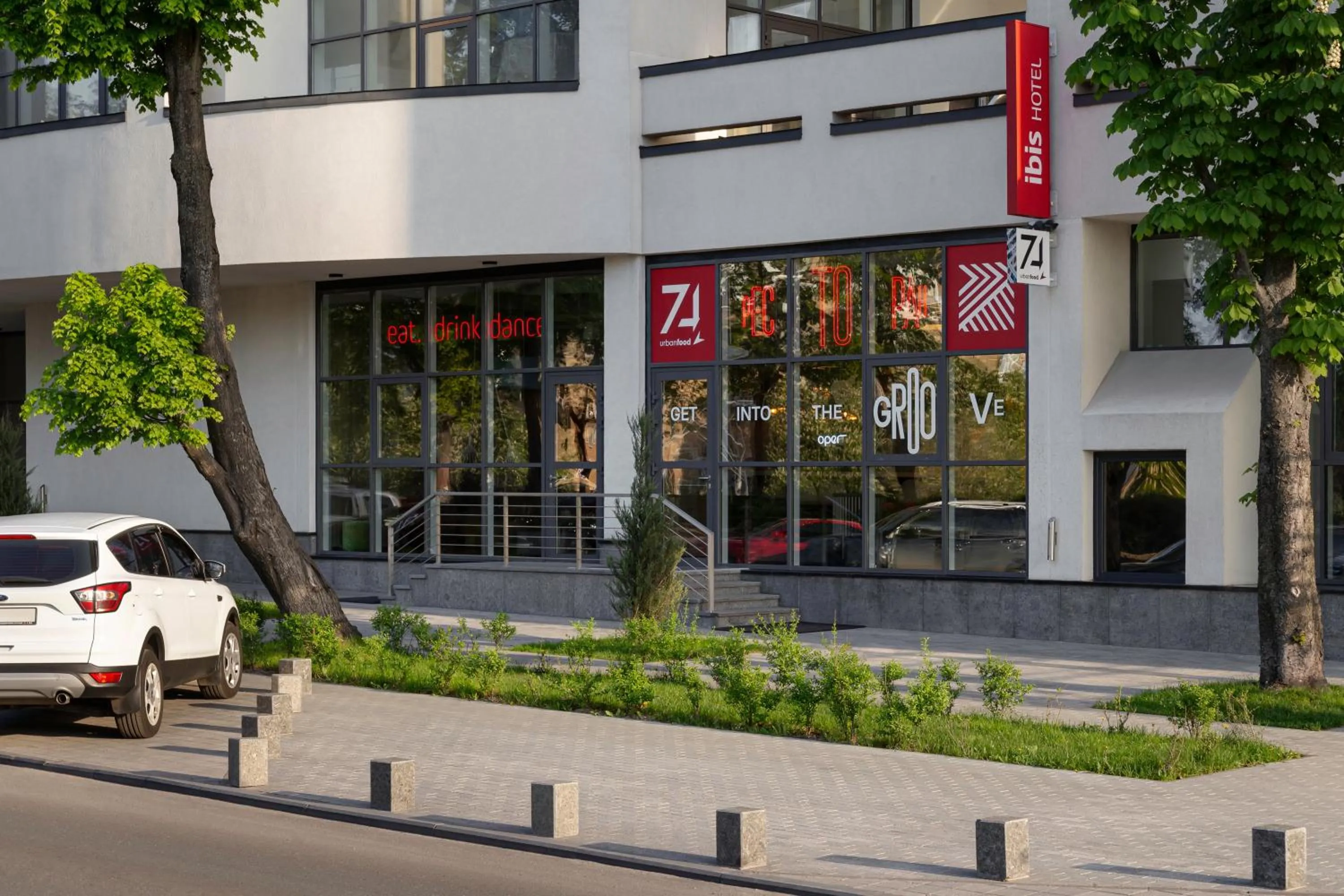 Property building in ibis Kyiv Beresteiska