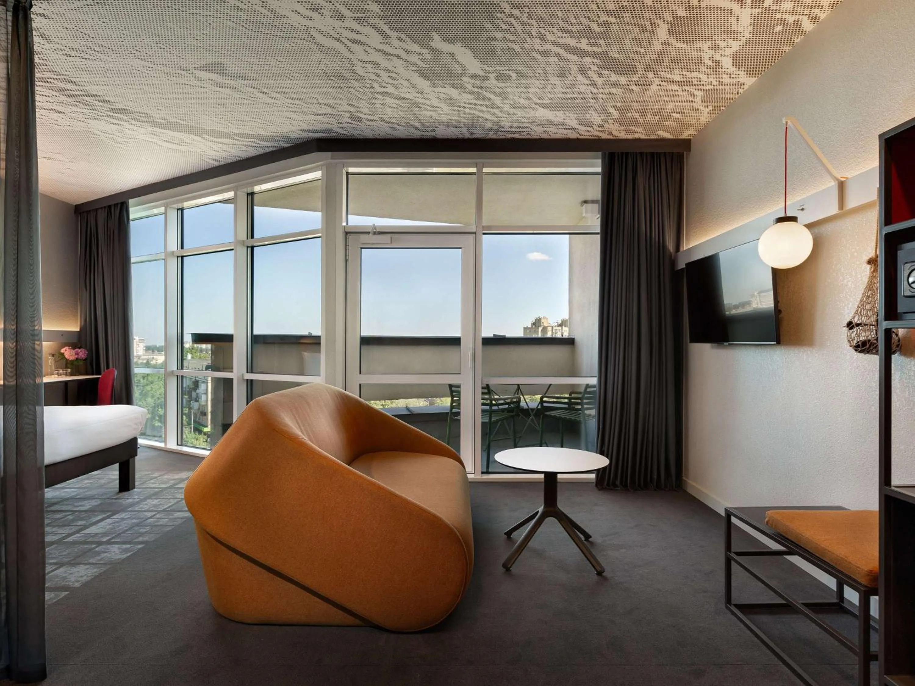 Bedroom in ibis Kyiv Beresteiska