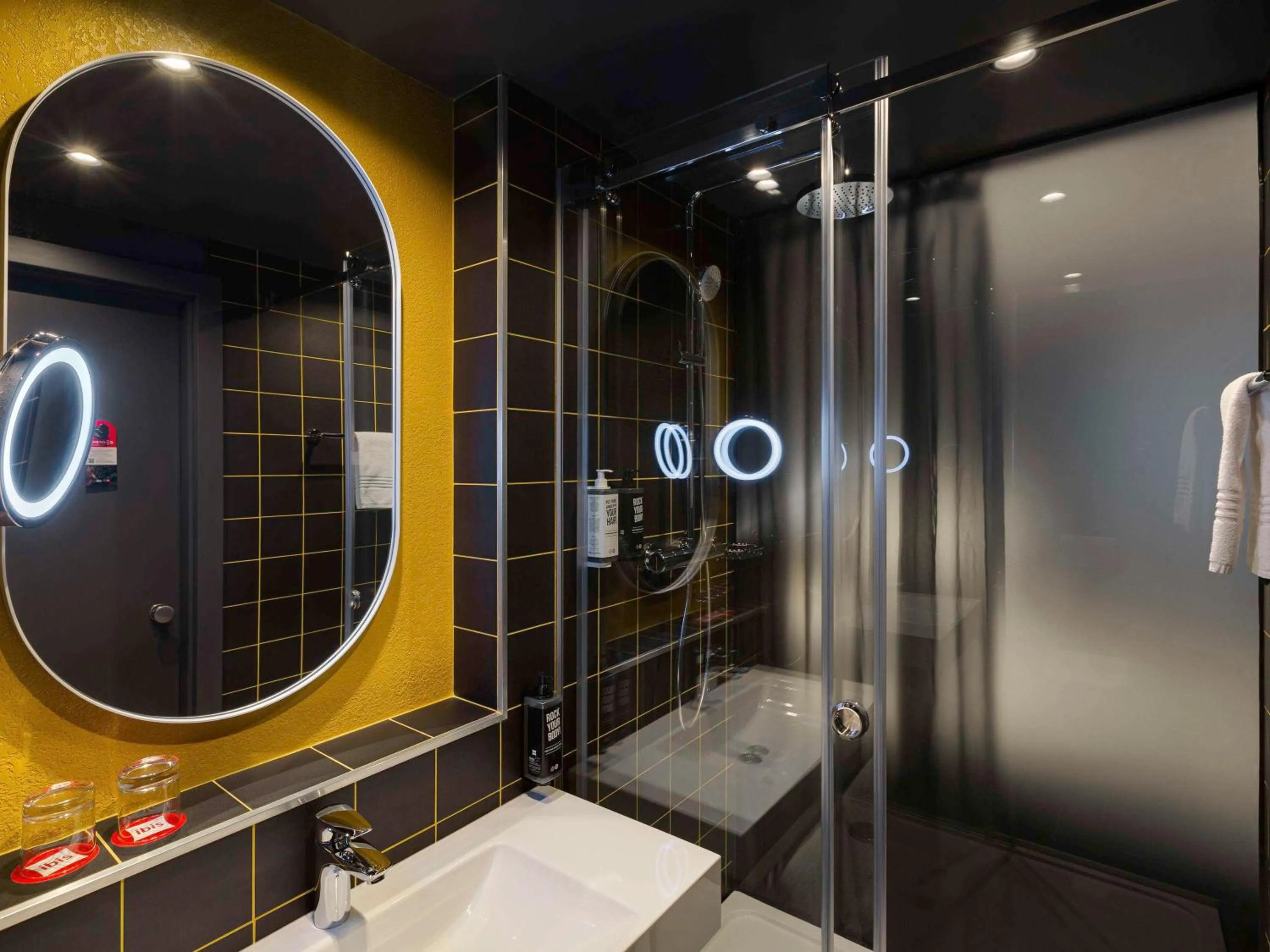 Bathroom in ibis Kyiv Beresteiska