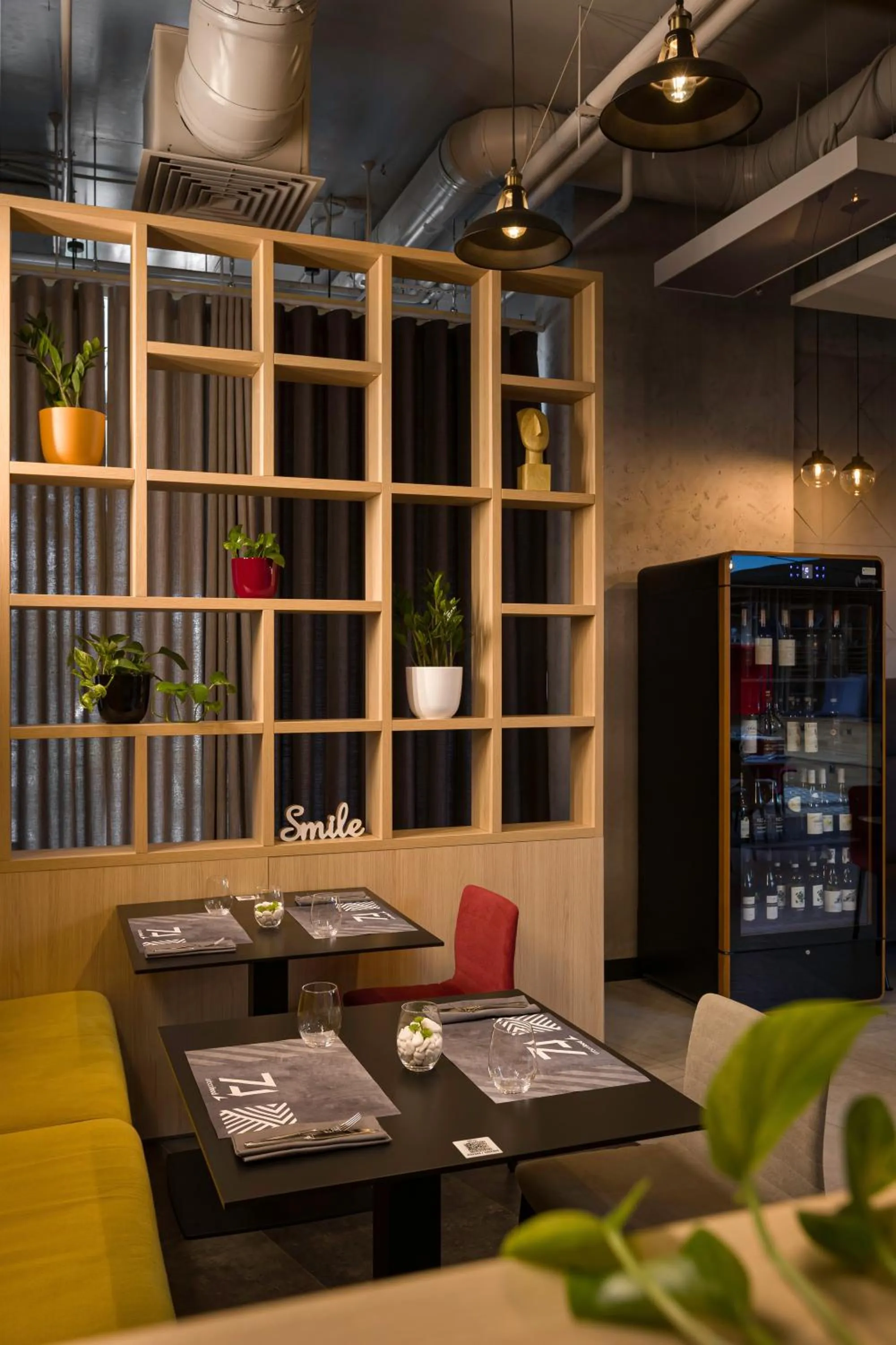 Restaurant/places to eat in ibis Kyiv Beresteiska