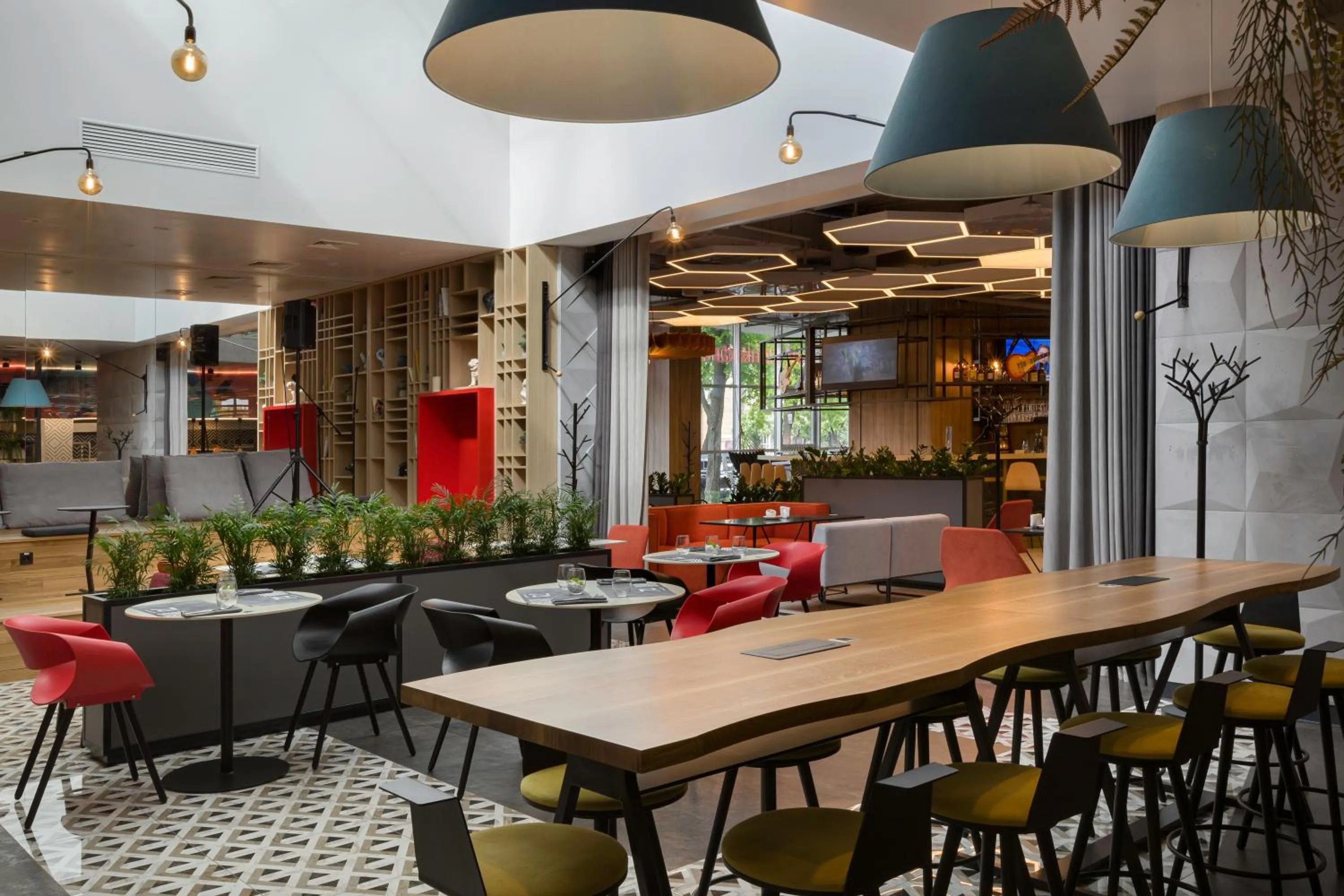 Restaurant/places to eat in ibis Kyiv Beresteiska