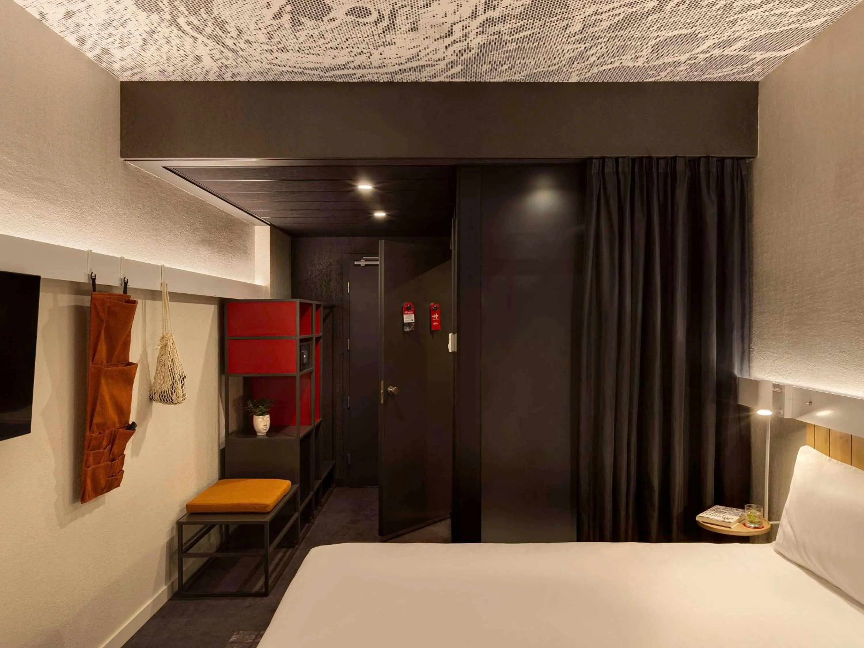 Bedroom, Bed in ibis Kyiv Beresteiska