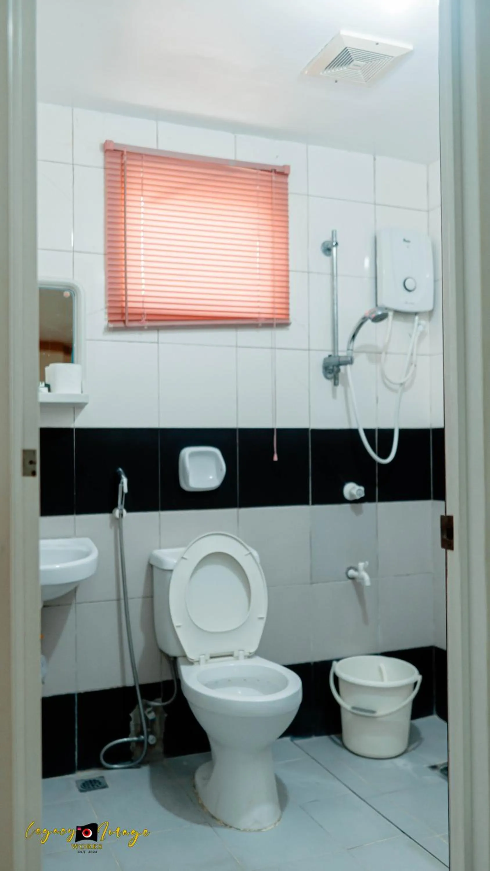 Shower in Imperial Ridge Pension House