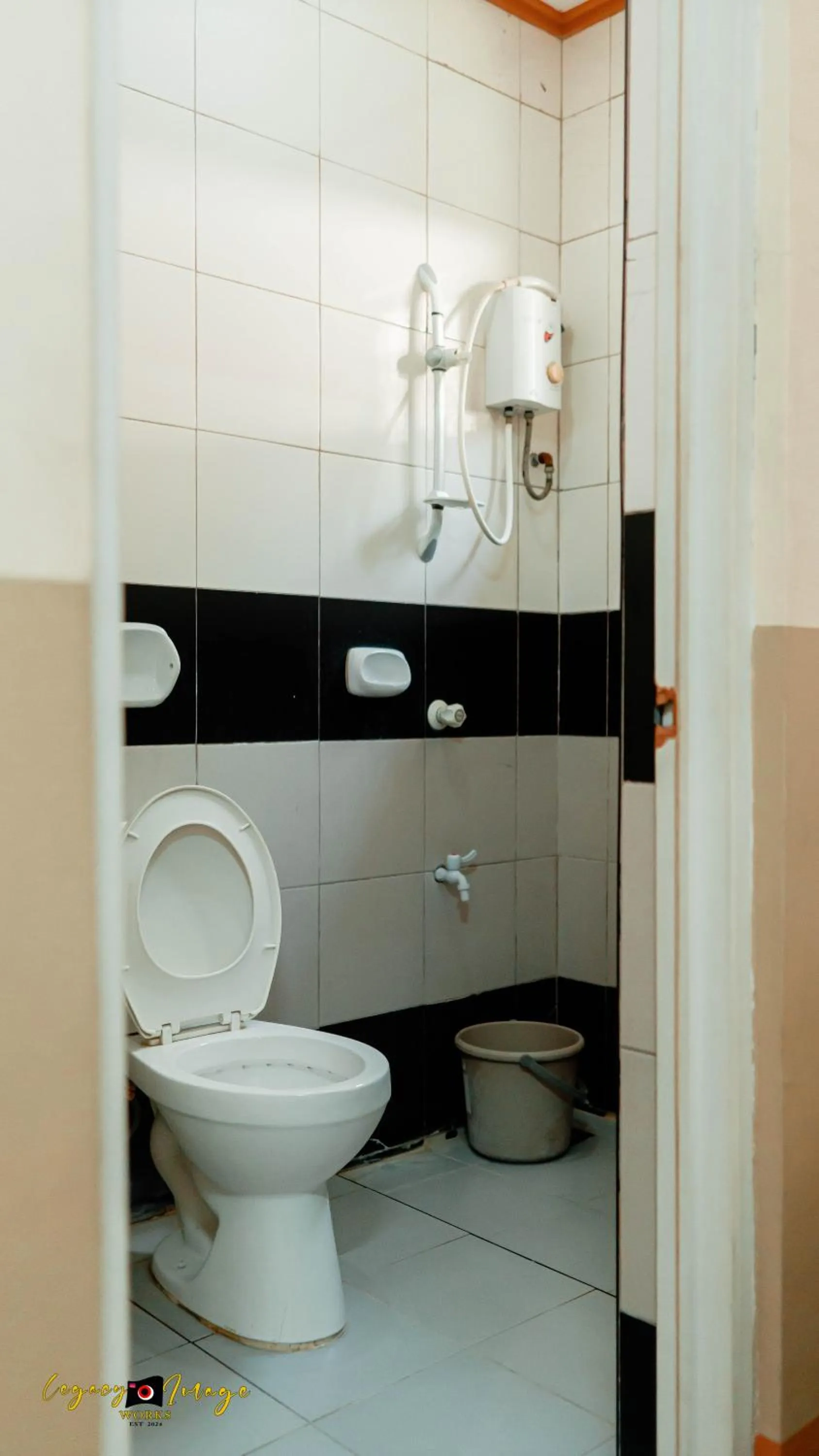 Shower in Imperial Ridge Pension House