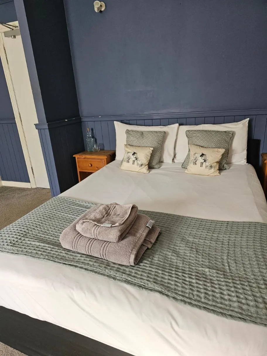 Bed in Dog and Partridge Inn
