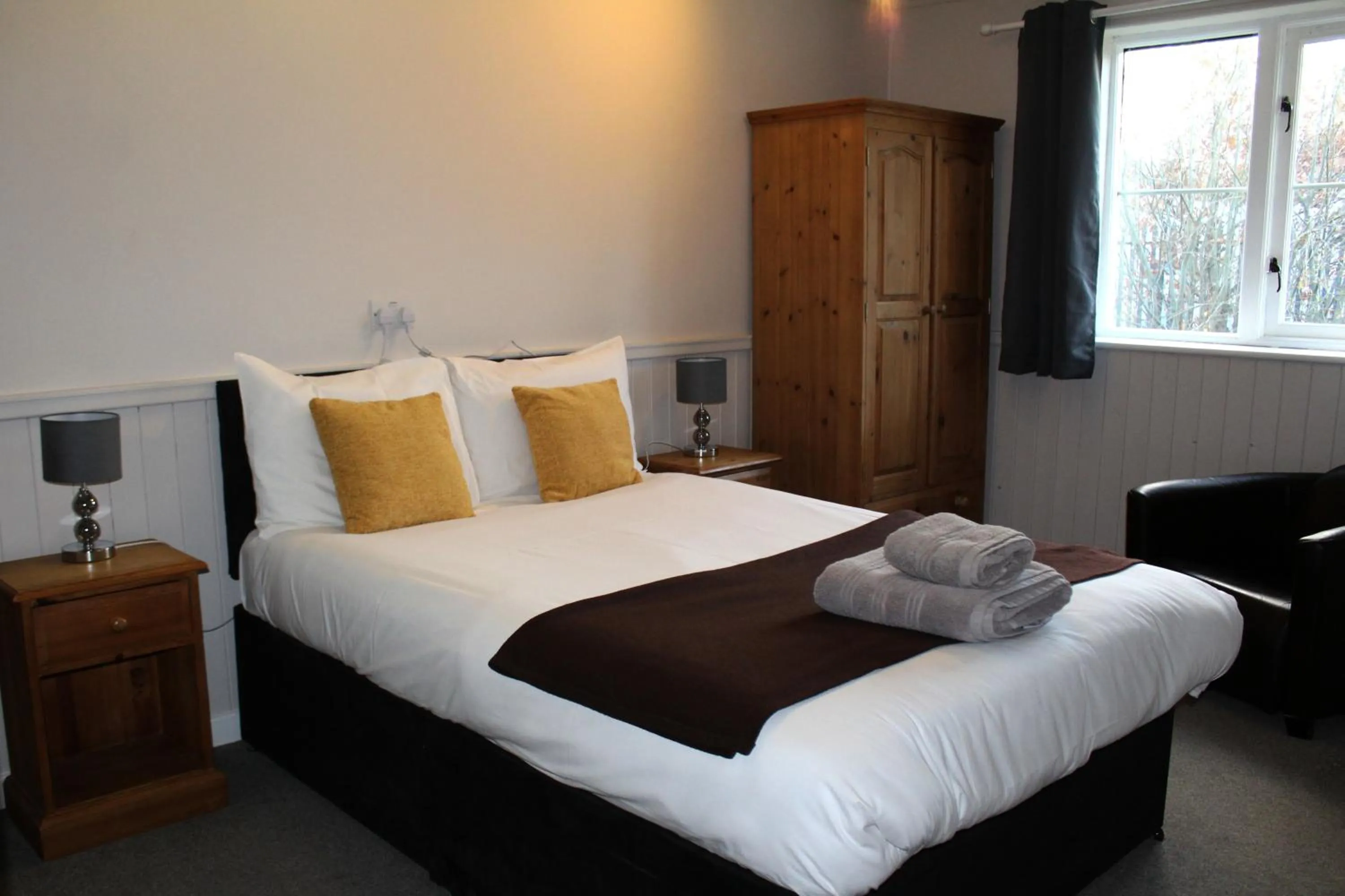 Bed in Dog and Partridge Inn