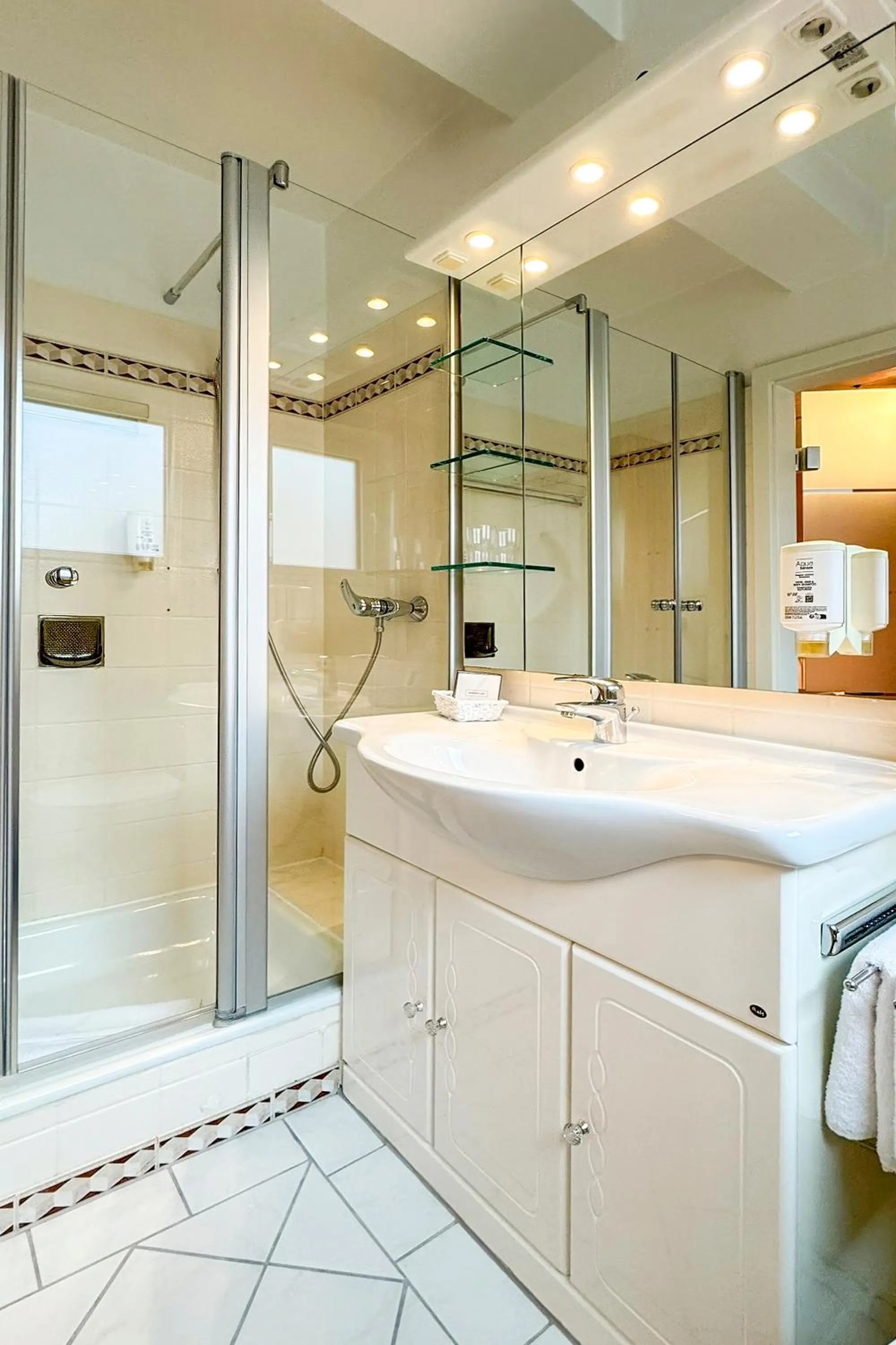 Bathroom in Golf- und Wellnesshotel Amtsheide