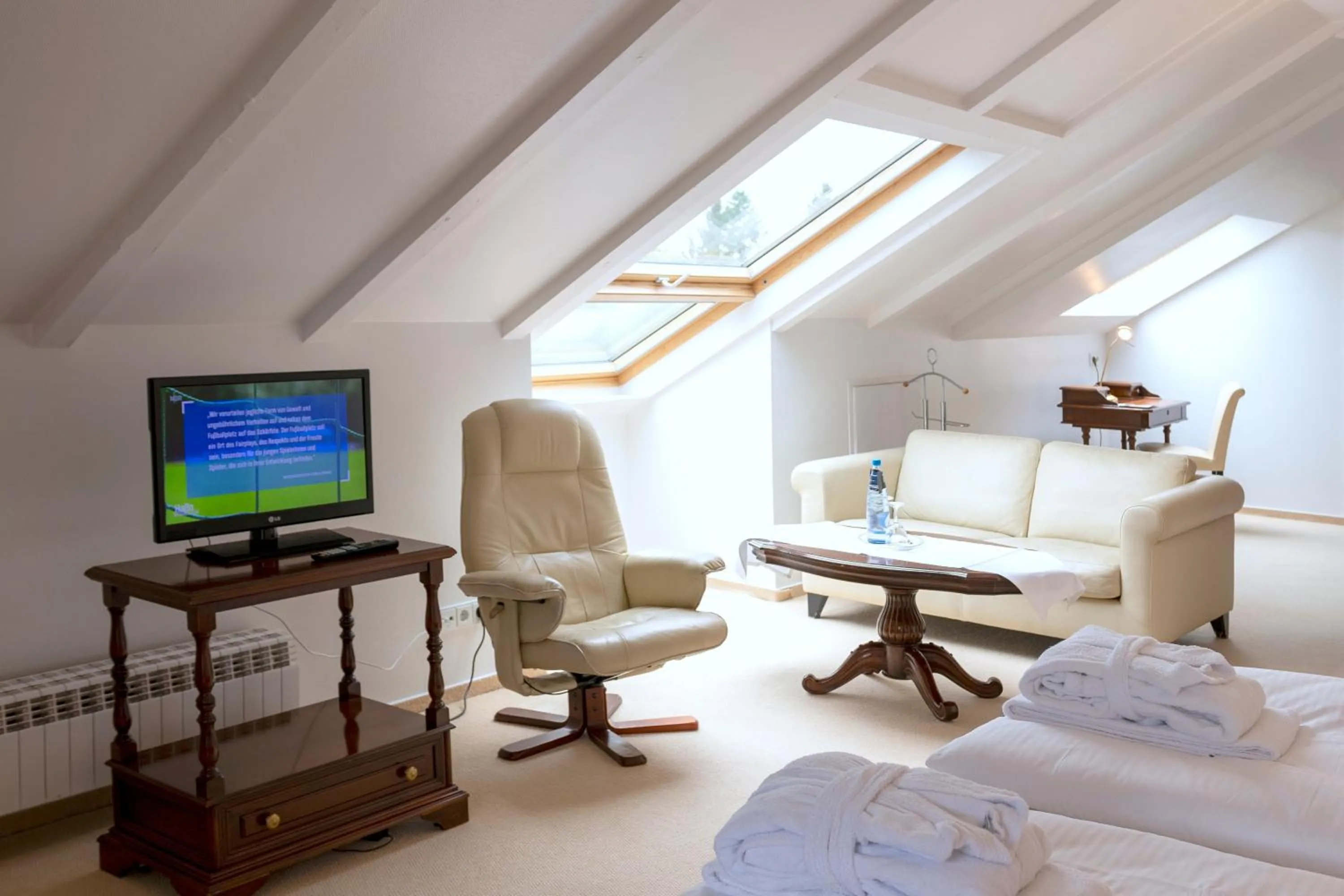 Photo of the whole room, Bed in Golf- und Wellnesshotel Amtsheide