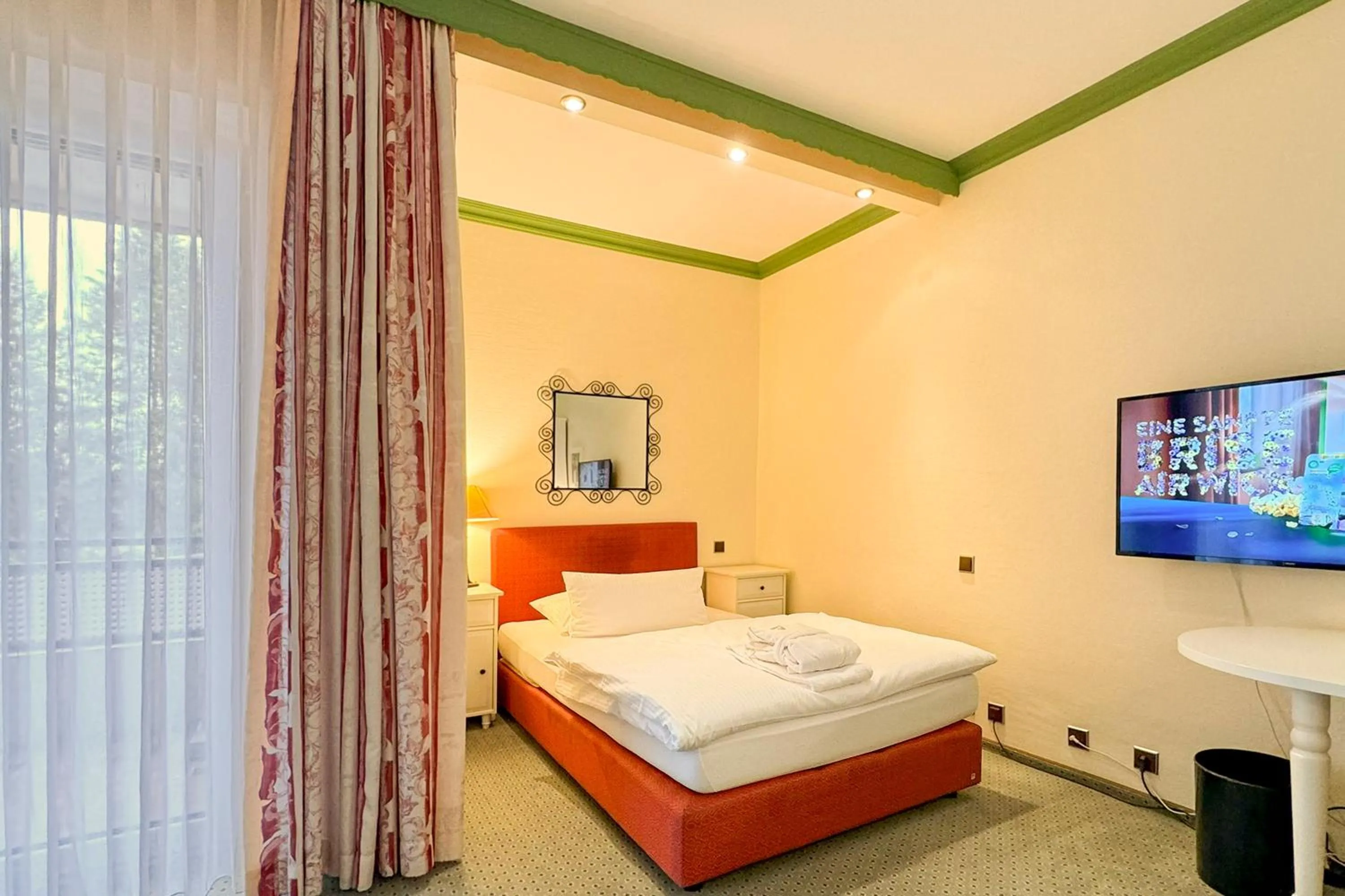 Photo of the whole room, Bed in Golf- und Wellnesshotel Amtsheide