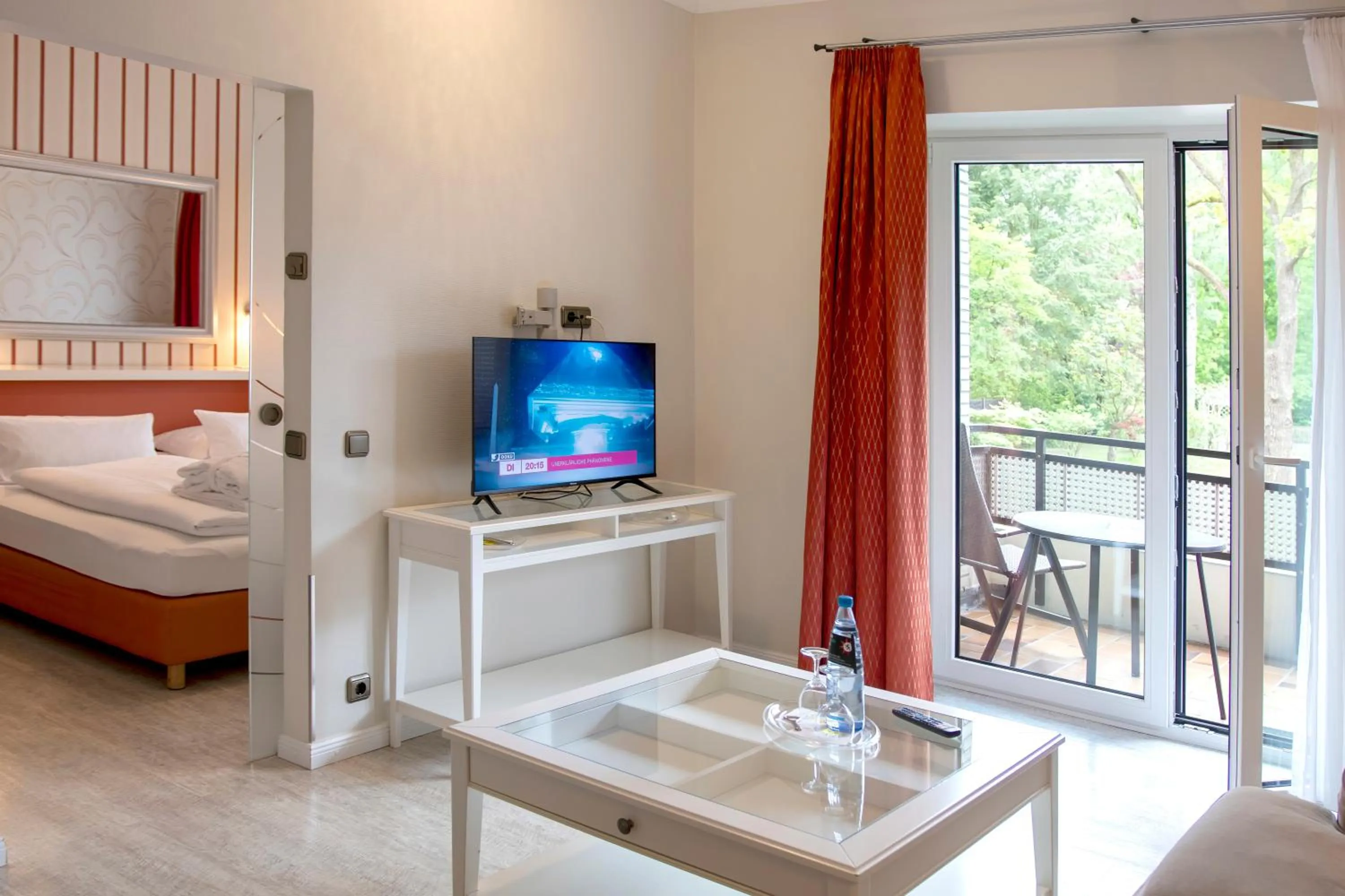 Photo of the whole room, Bed in Golf- und Wellnesshotel Amtsheide