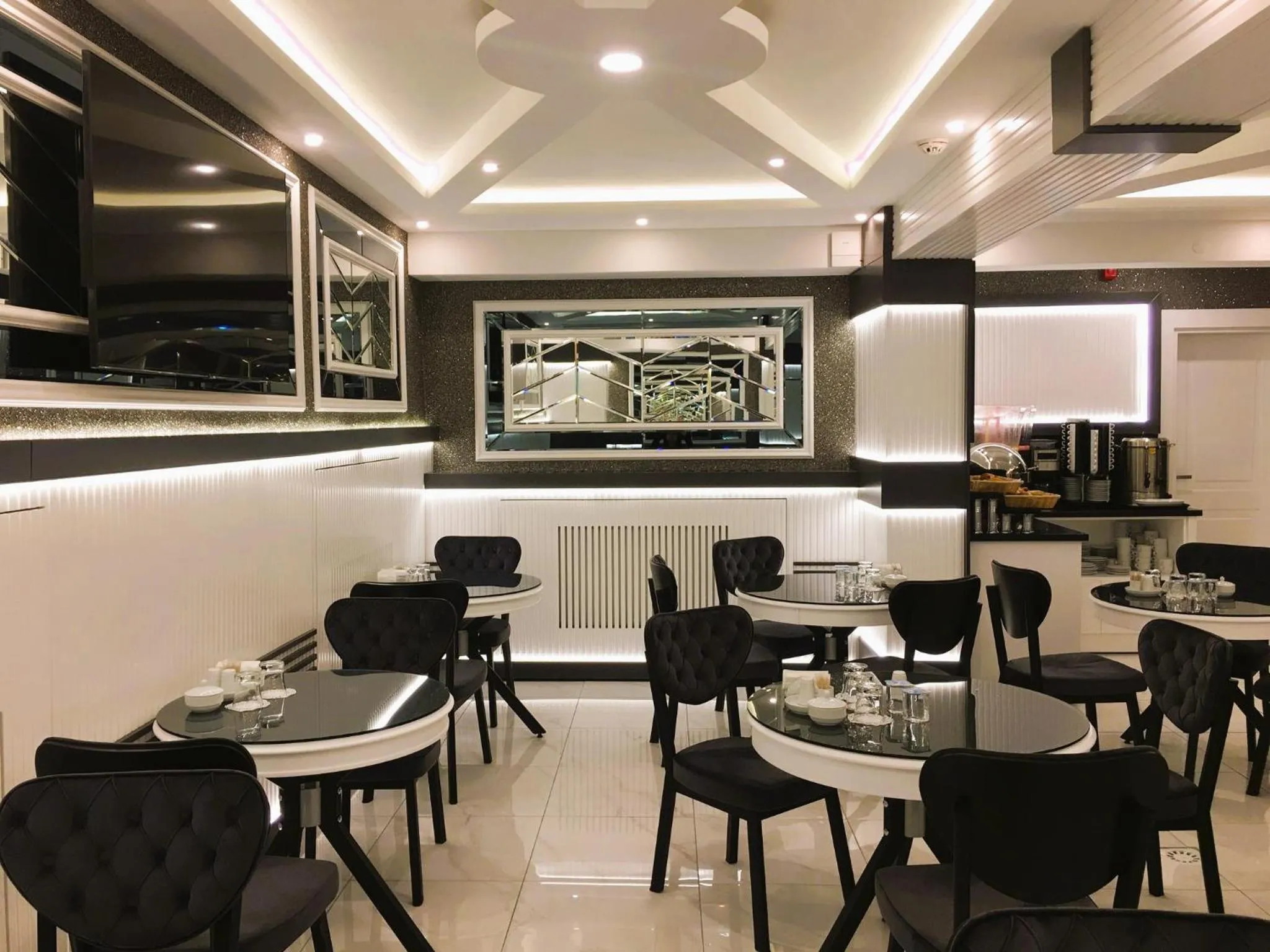 Restaurant/places to eat in YILDIZ OTEL