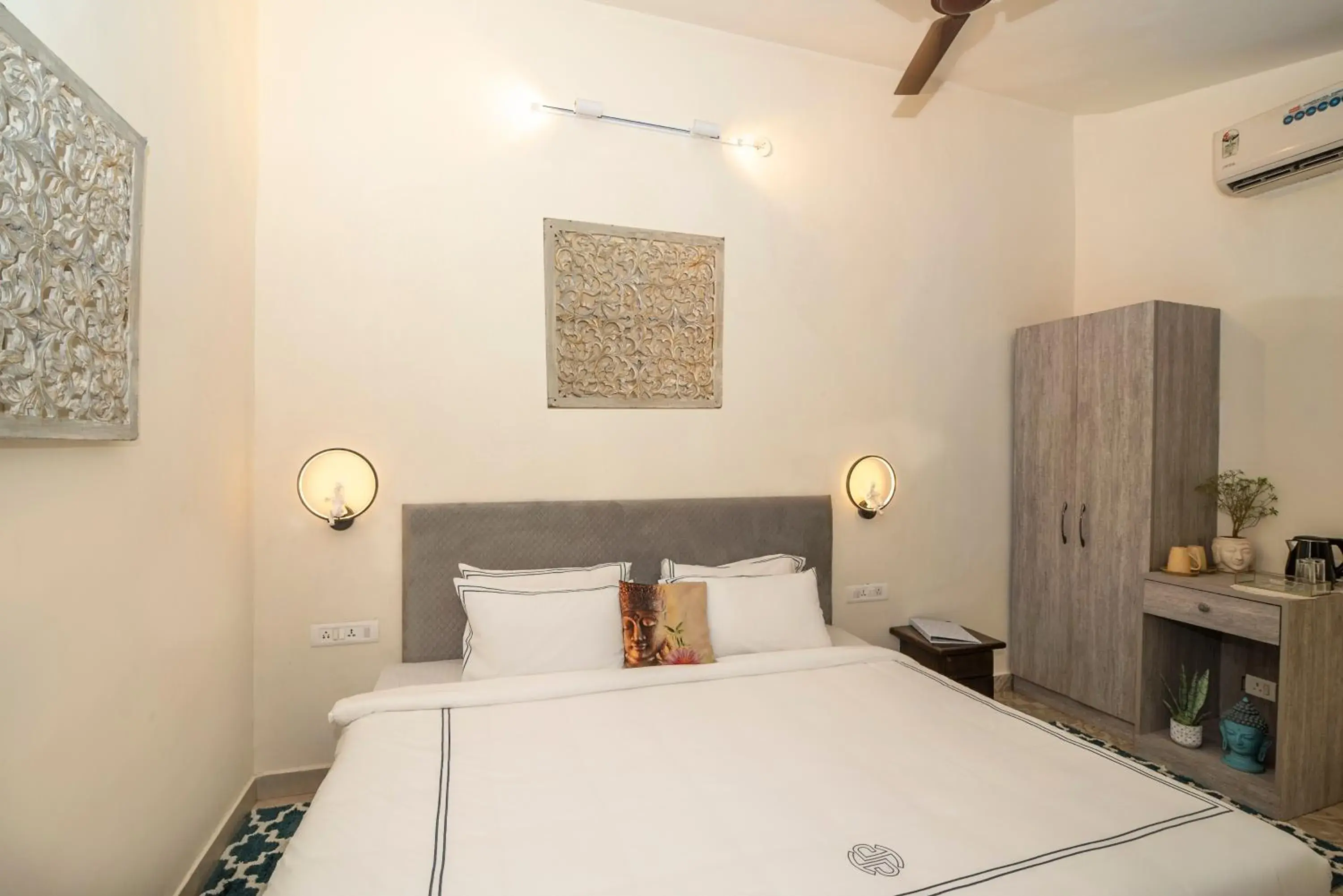 Deluxe Double Room in Sashas Holiday Village Deluxe Double Room in Sashas Holiday Village