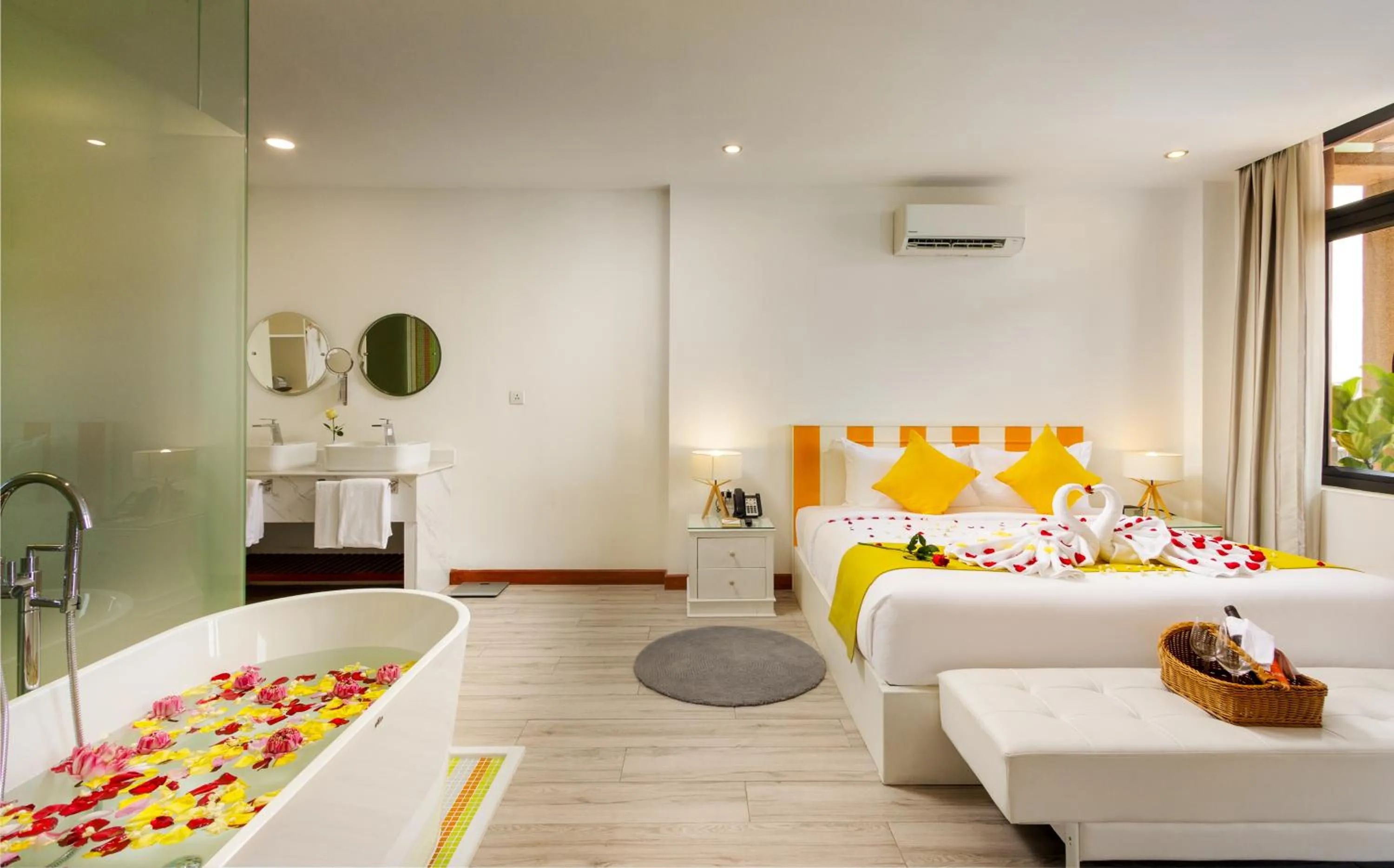 Bathroom, Bed in Jaya Suites Hotel