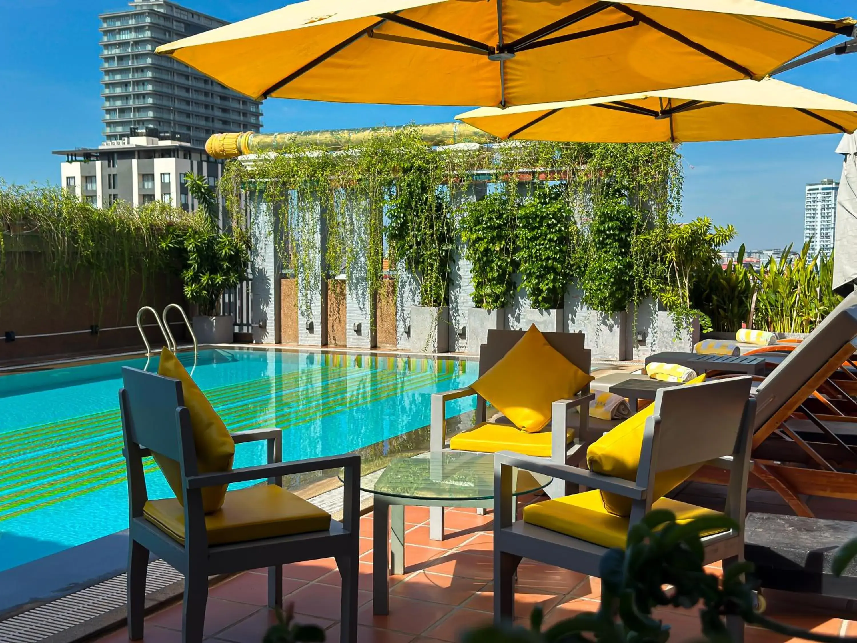 Swimming pool in Jaya Suites Hotel Swimming pool in Jaya Suites Hotel