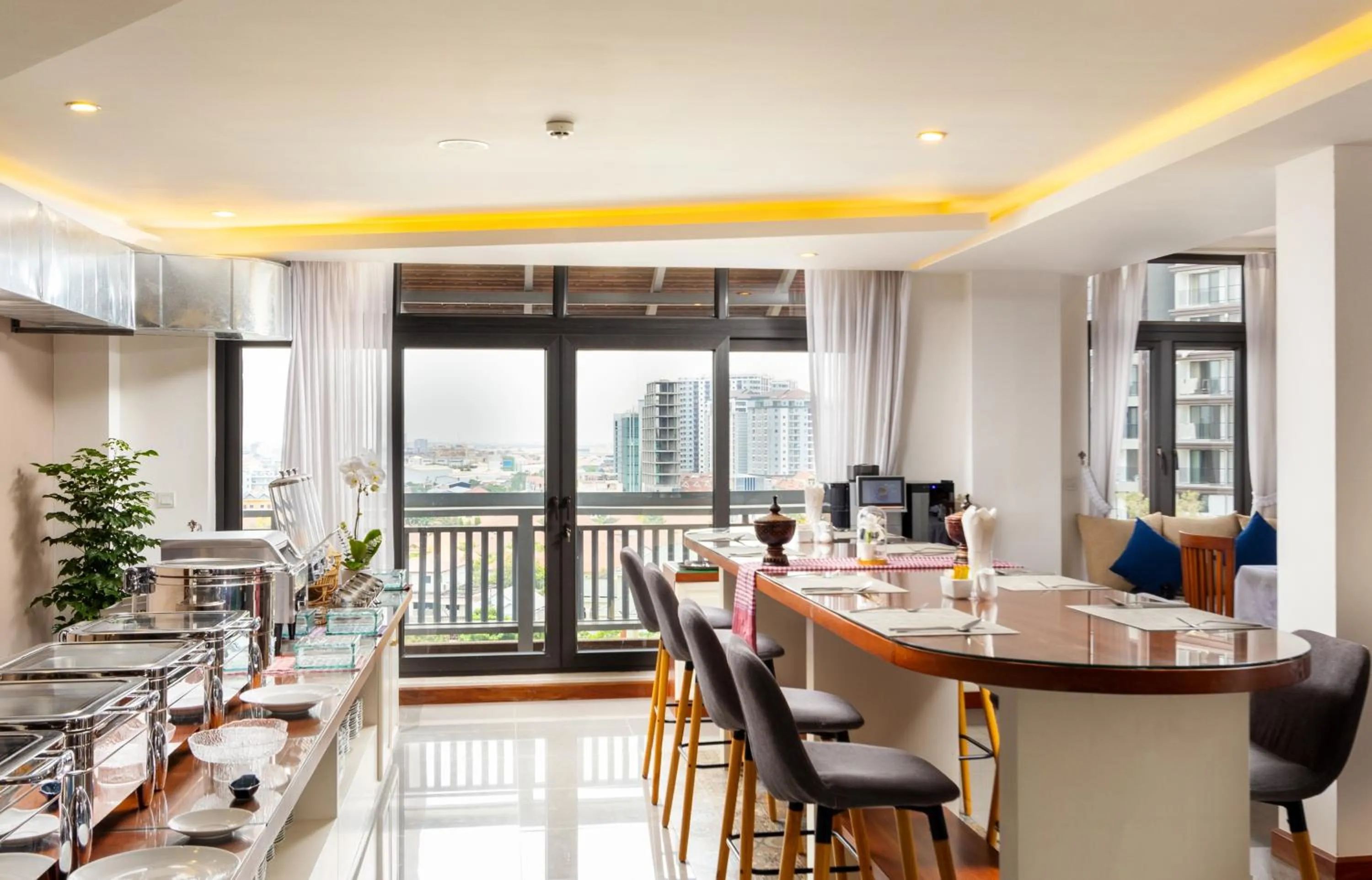 Restaurant/places to eat in Jaya Suites Hotel