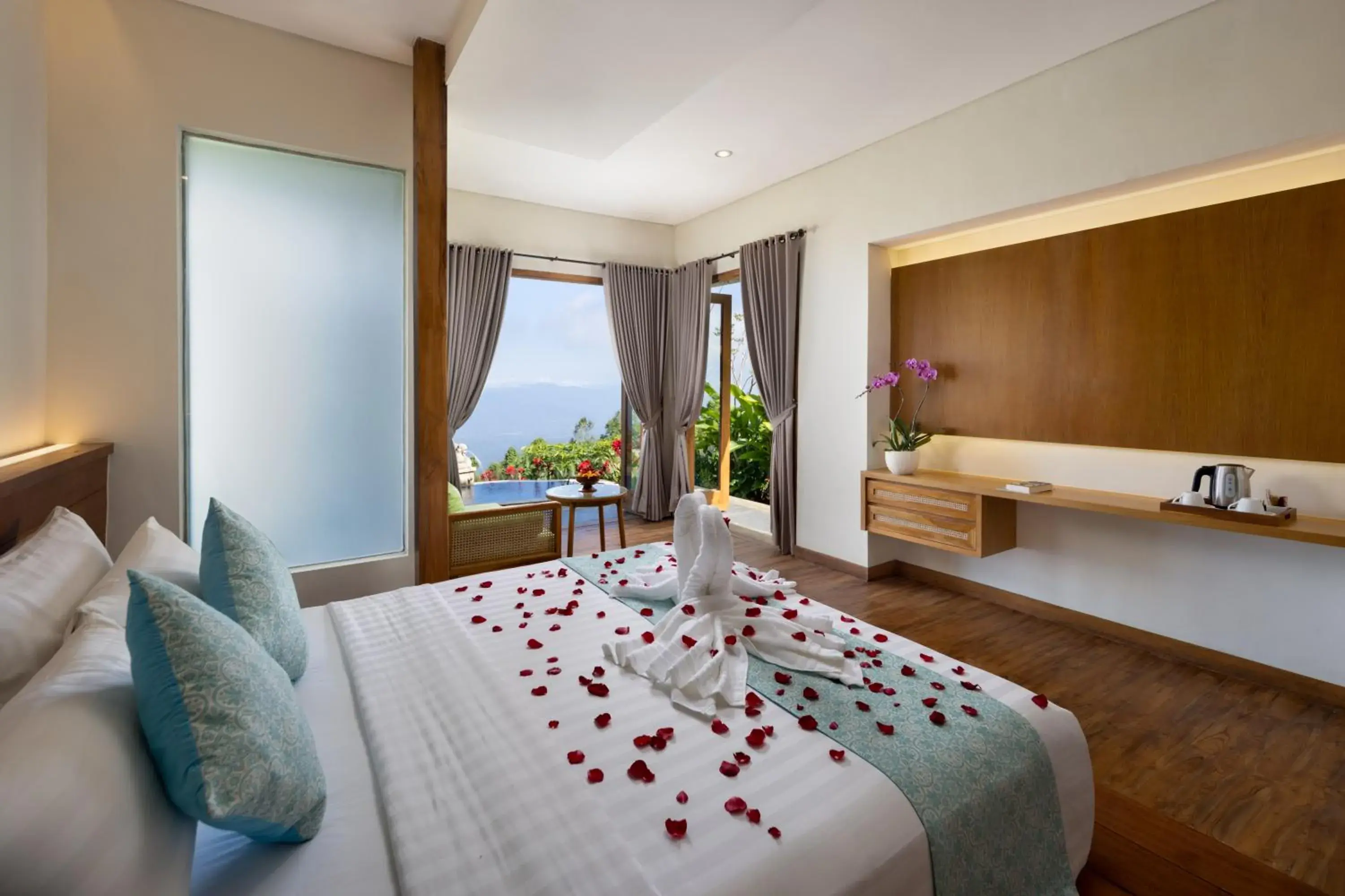 King Room with Mountain View in Munduk Tentrem Resort King Room with Mountain View in Munduk Tentrem Resort