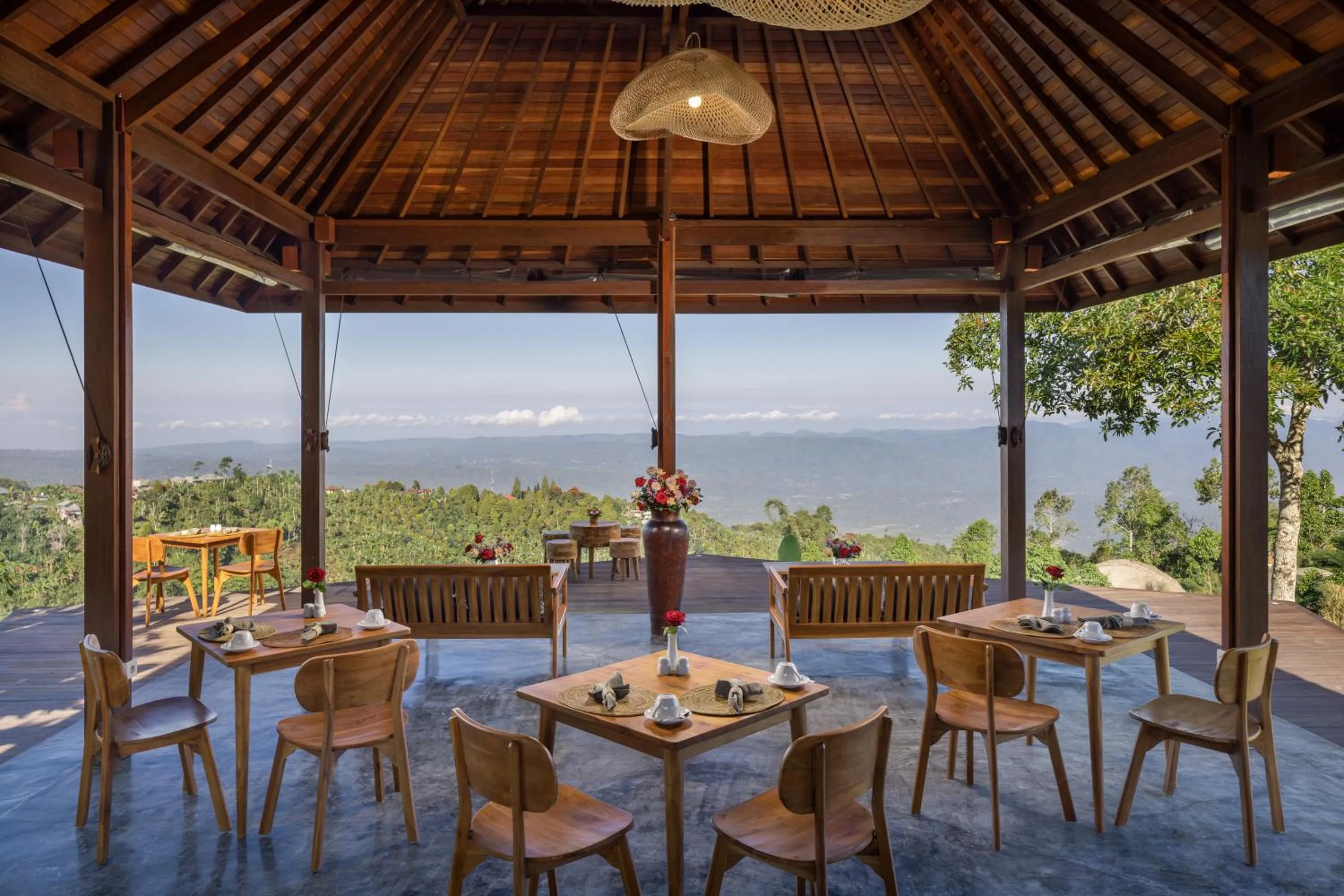 Restaurant/places to eat in Munduk Tentrem Resort