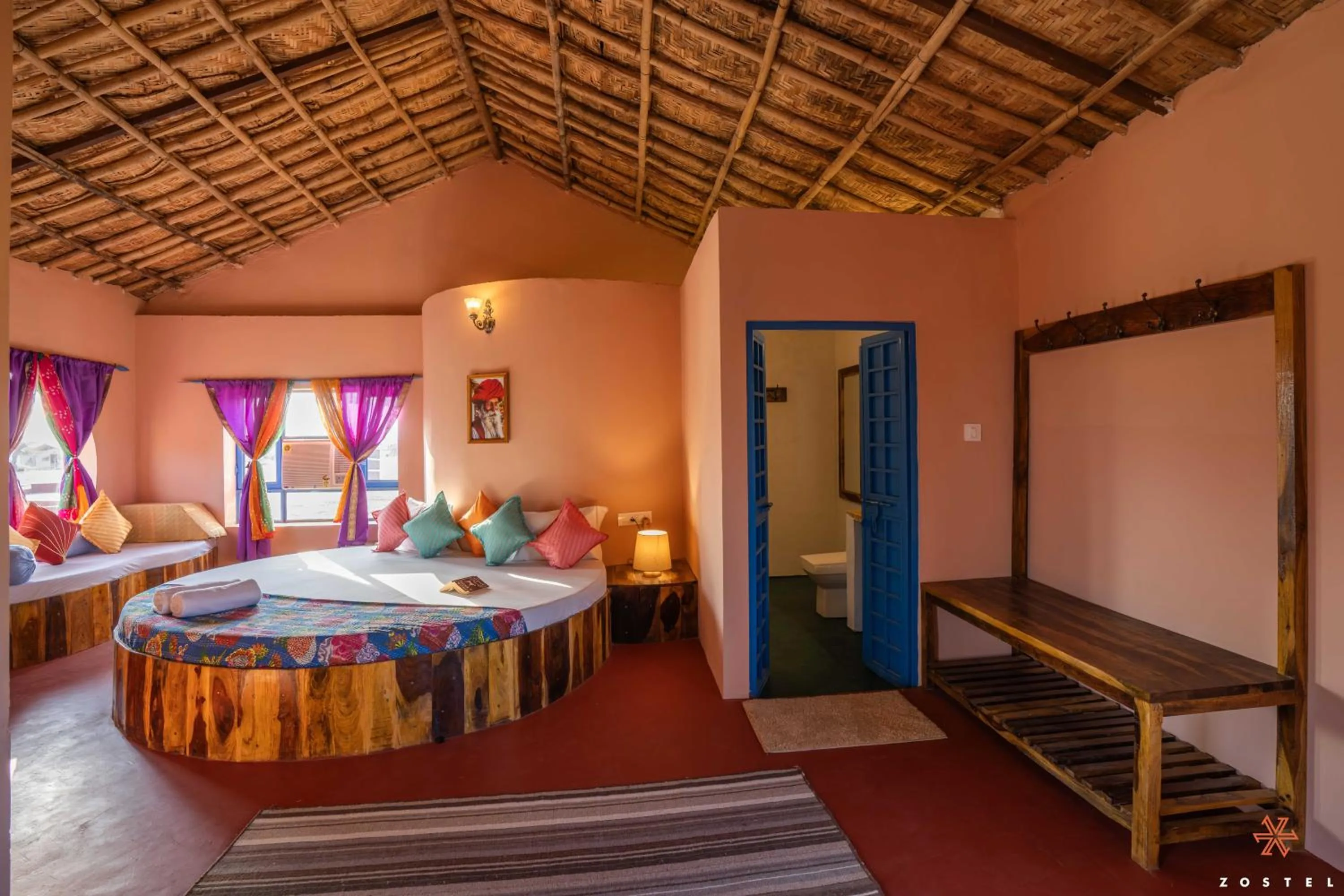 Living room, Bed in Zostel Sam Desert (Jaisalmer)