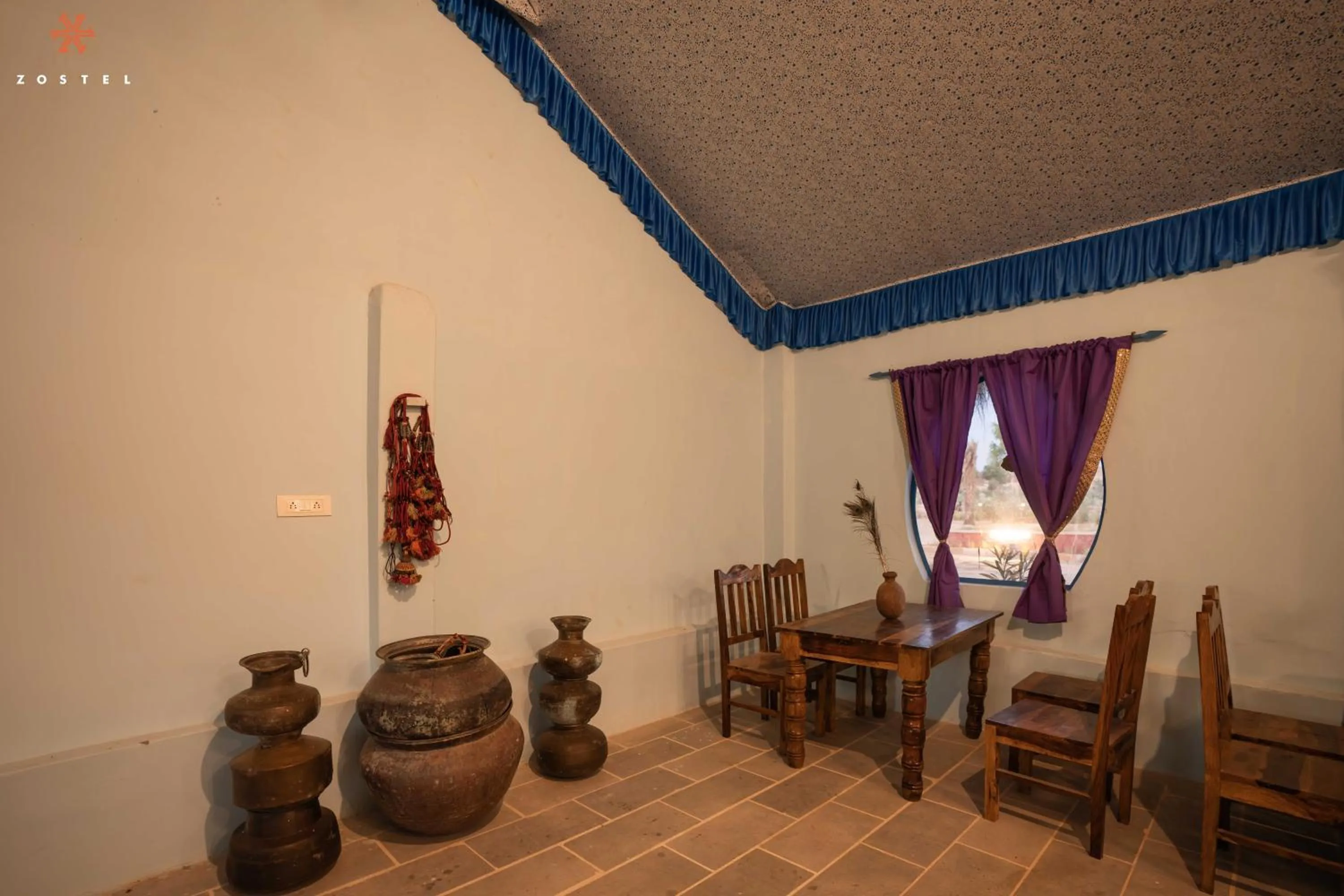 Seating area in Zostel Sam Desert (Jaisalmer)