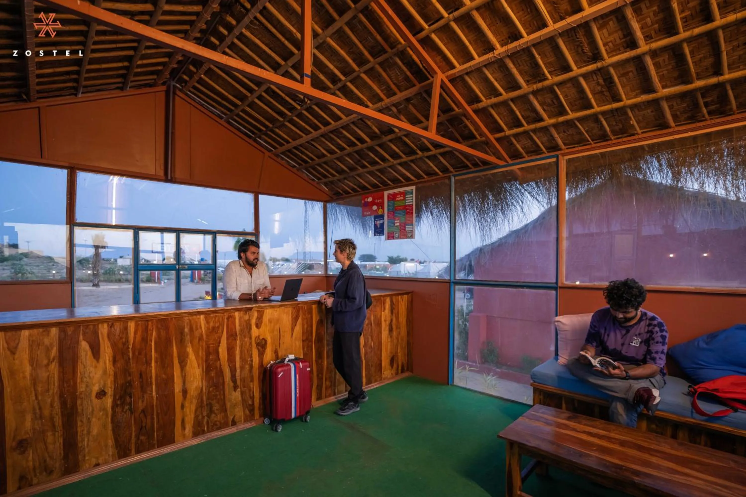 Lobby or reception in Zostel Sam Desert (Jaisalmer)