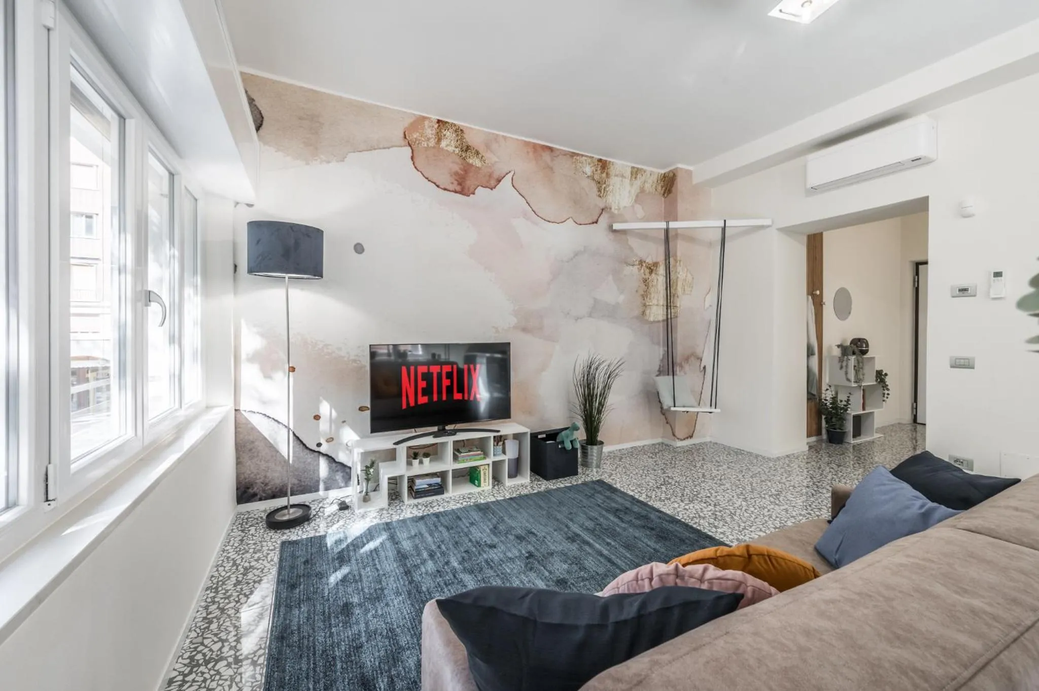 Two-Bedroom Apartment in Altalena sulla piazza, un affaccio d'eccezione