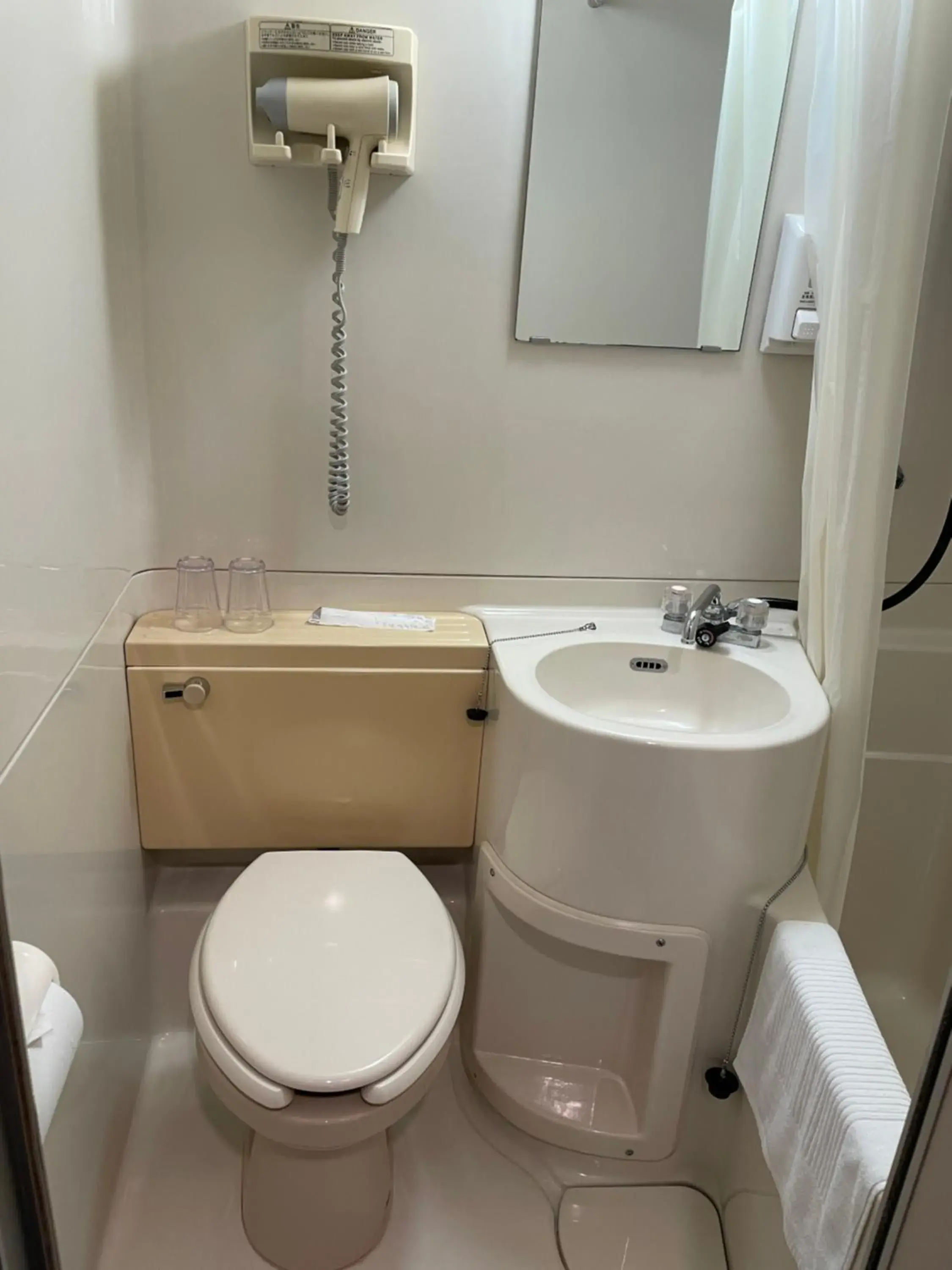 Toilet in HOTEL THE NEXT KANKU Toilet in HOTEL THE NEXT KANKU