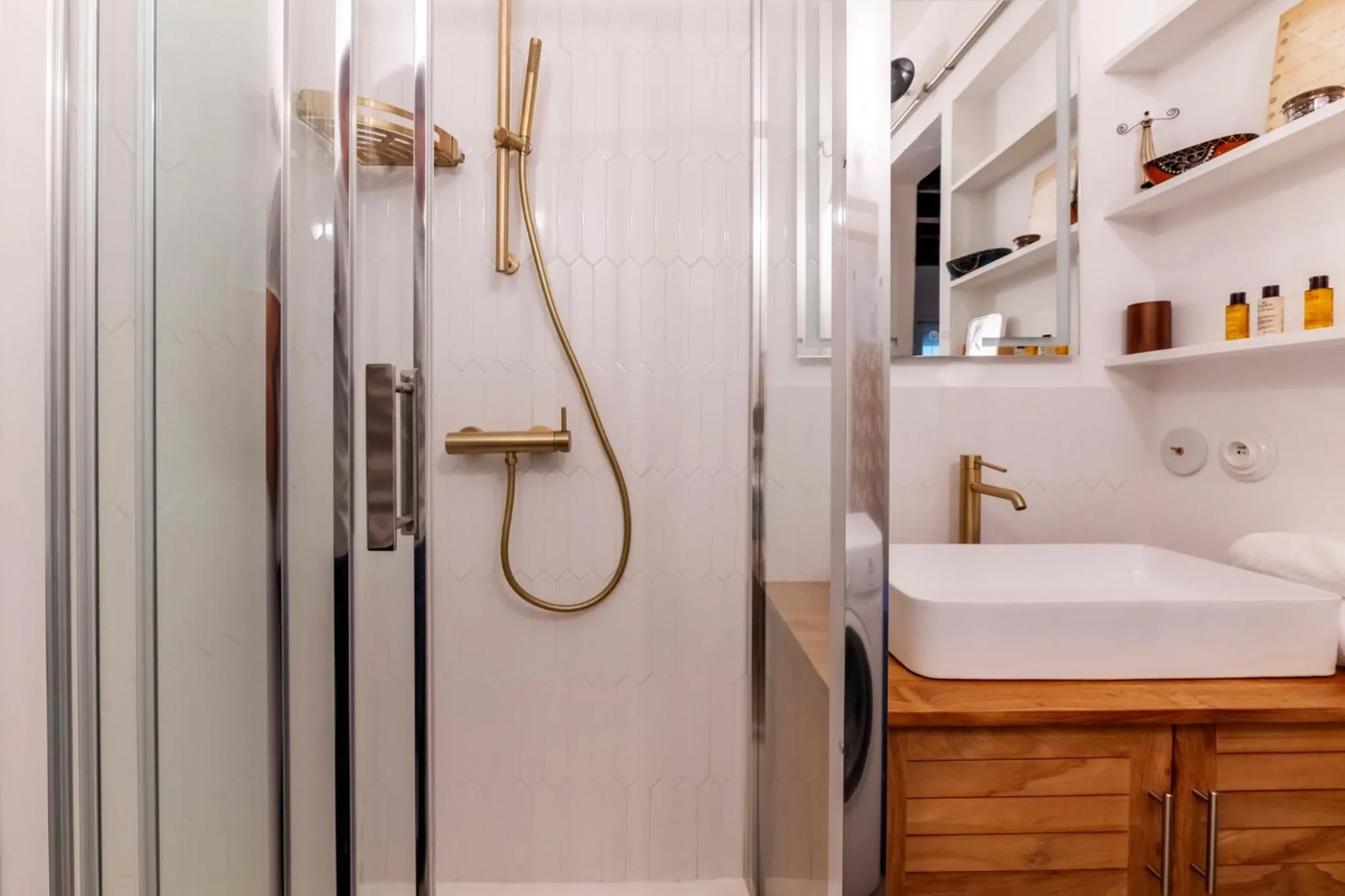 Bathroom in Veeve - Rustic Allure