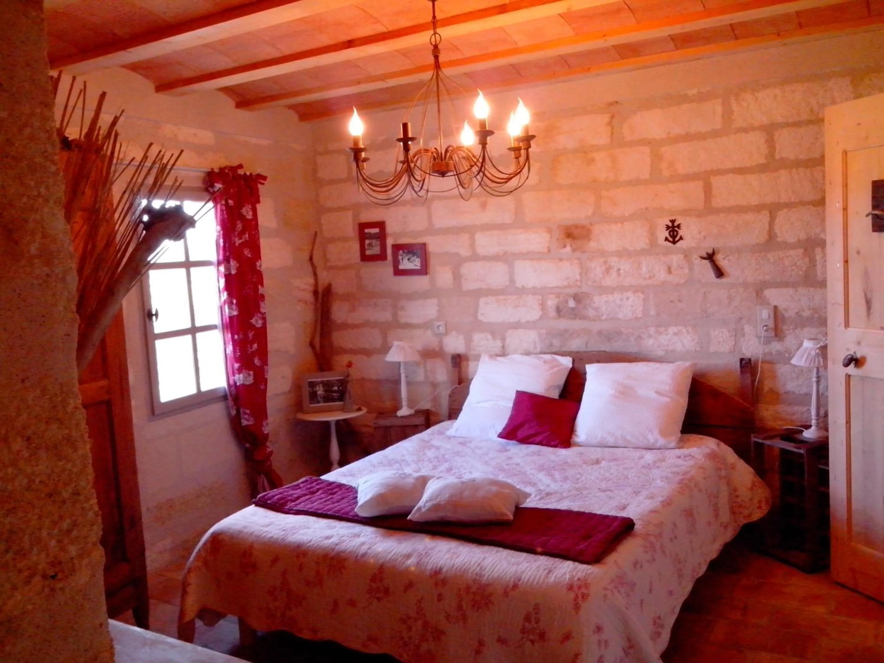 Photo of the whole room, Bed in Le Mazet De Jean