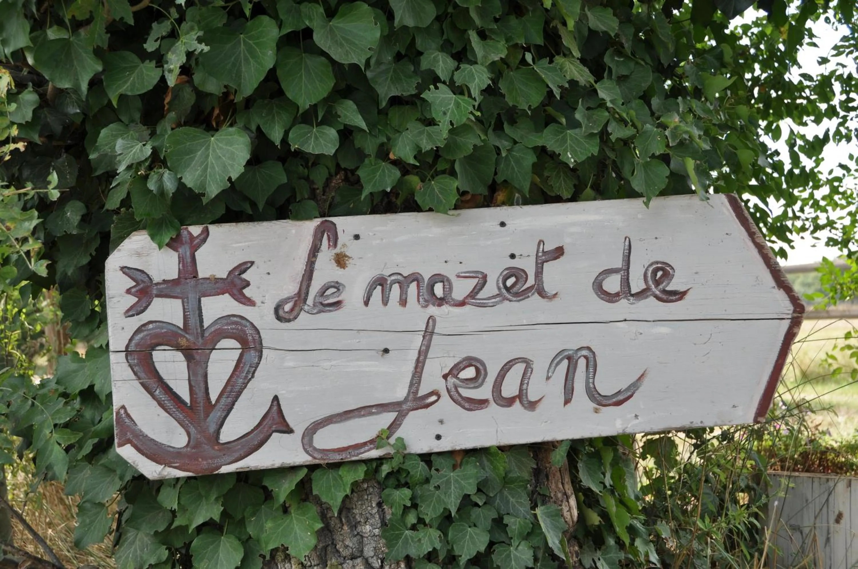 Property logo or sign in Le Mazet De Jean