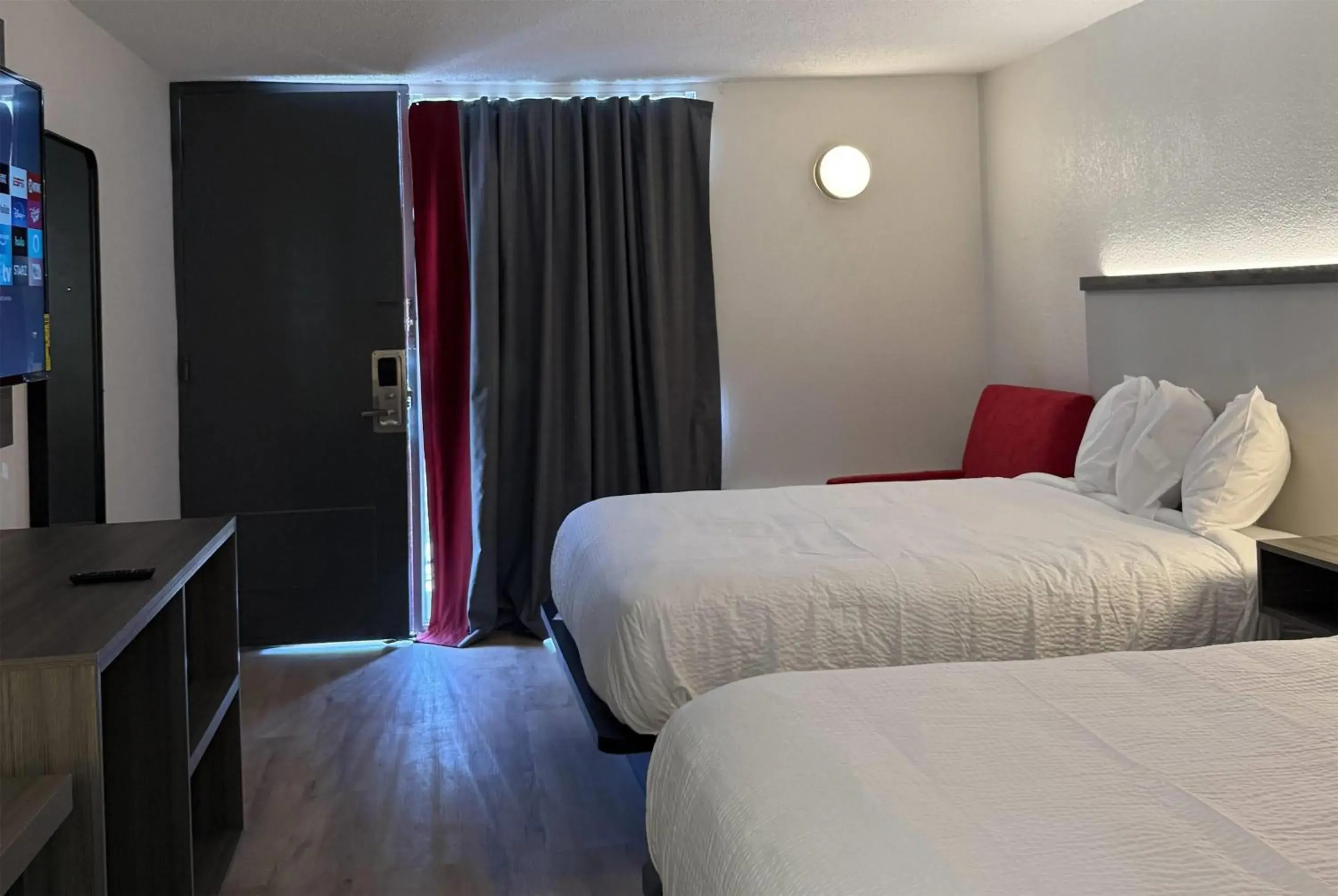 Photo of the whole room, Bed in Travelodge by Wyndham Lumberton Photo of the whole room, Bed in Travelodge by Wyndham Lumberton