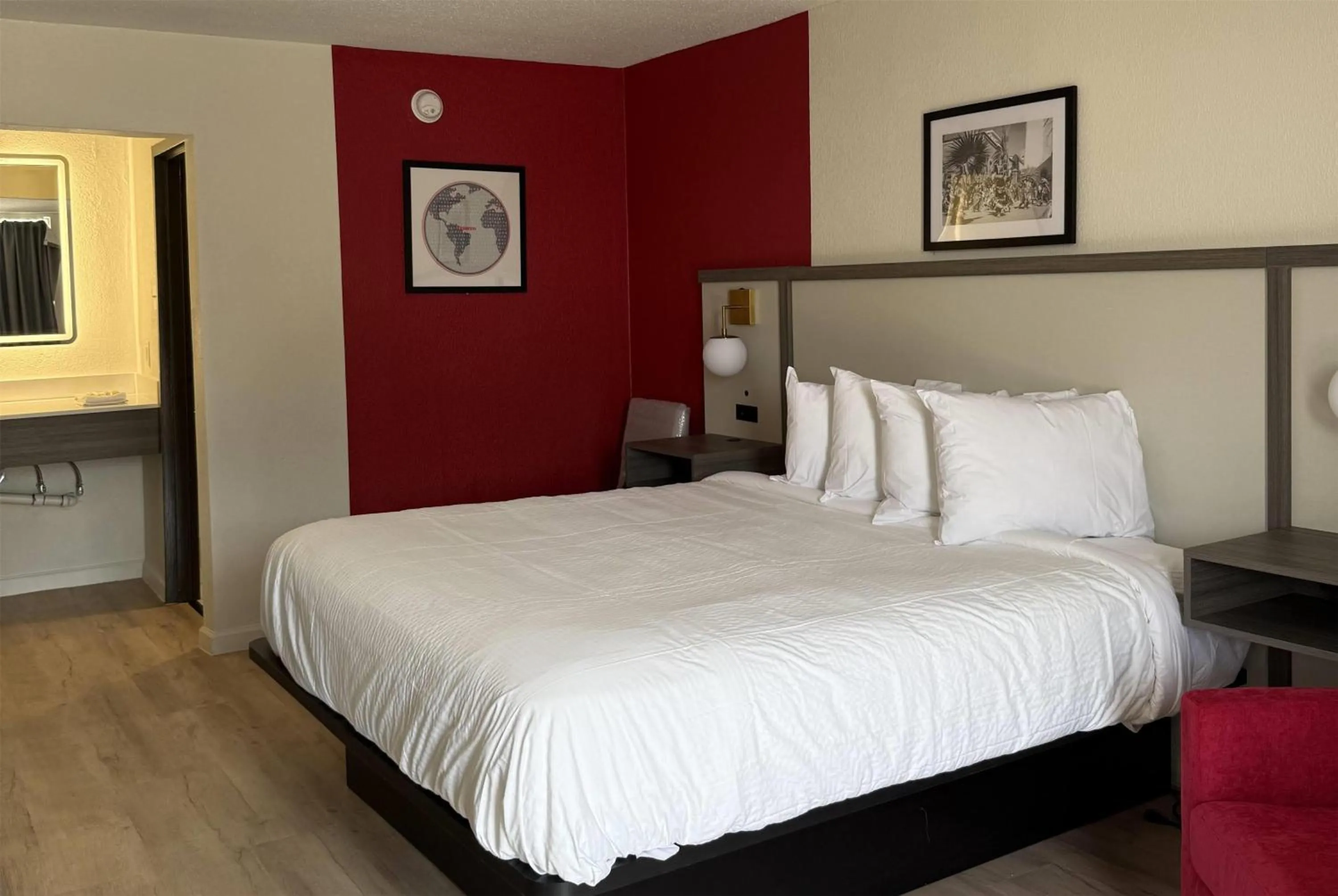 Photo of the whole room, Bed in Travelodge by Wyndham Lumberton