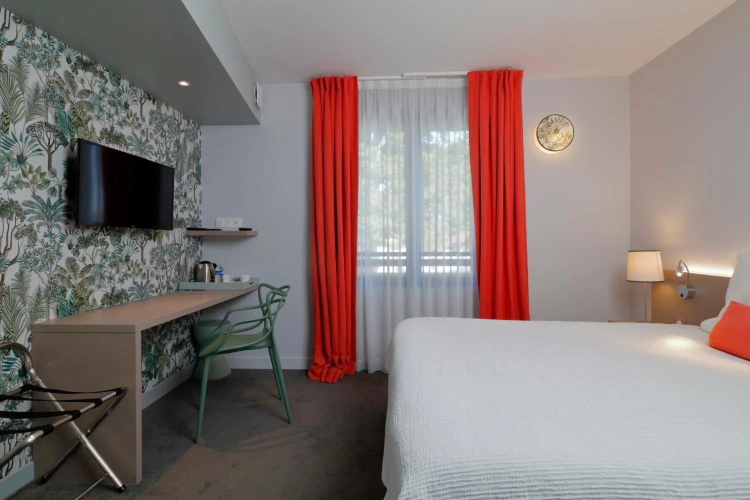 Bed in Hôtel Les Herbes Folles