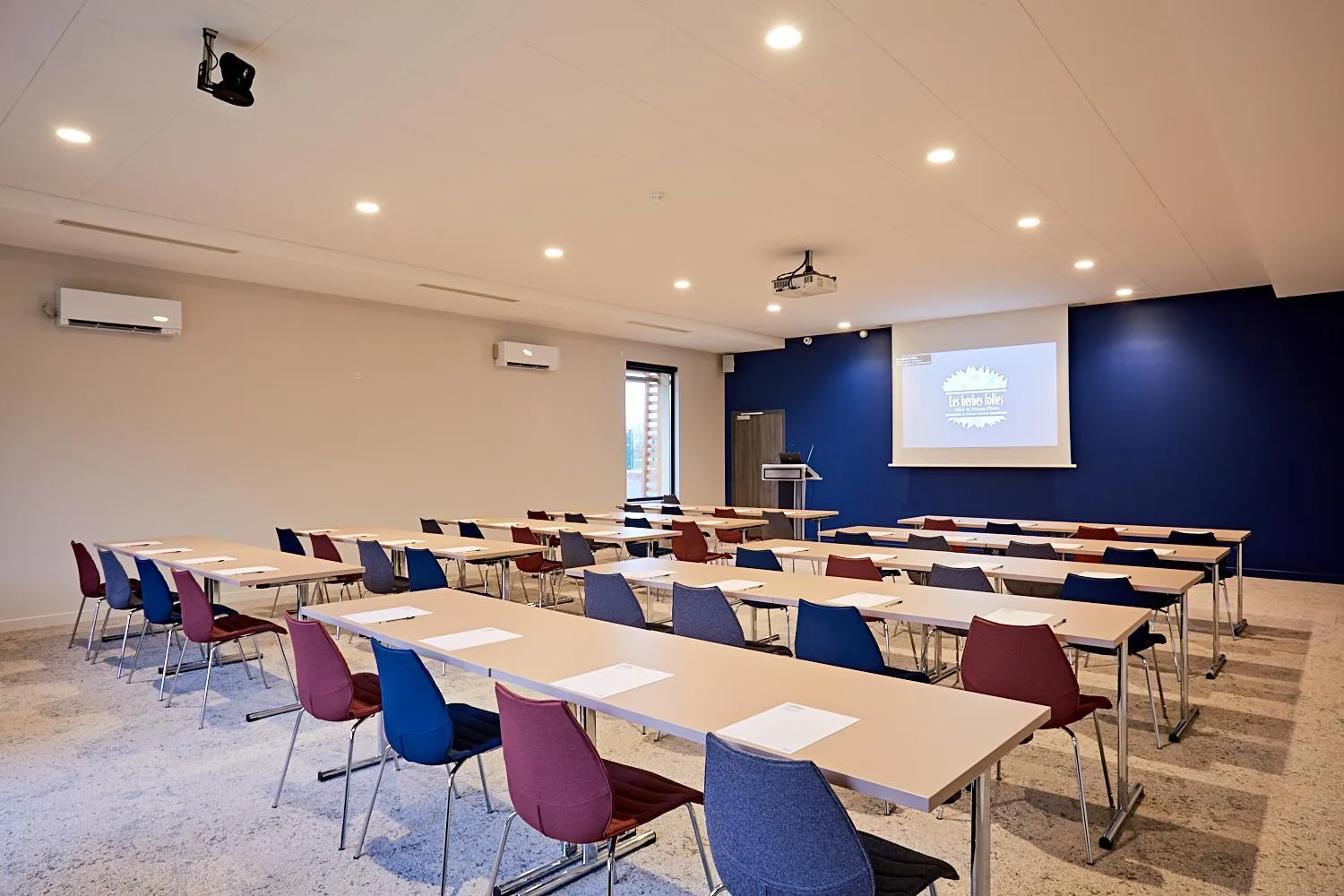 Meeting/conference room in Hôtel Les Herbes Folles