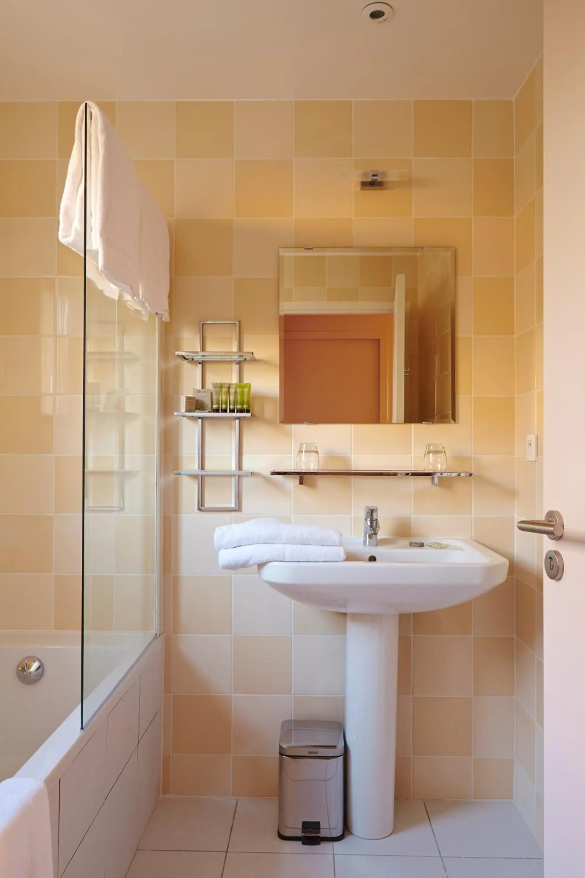 Superior Twin Room in Hôtel Les Herbes Folles Superior Twin Room in Hôtel Les Herbes Folles